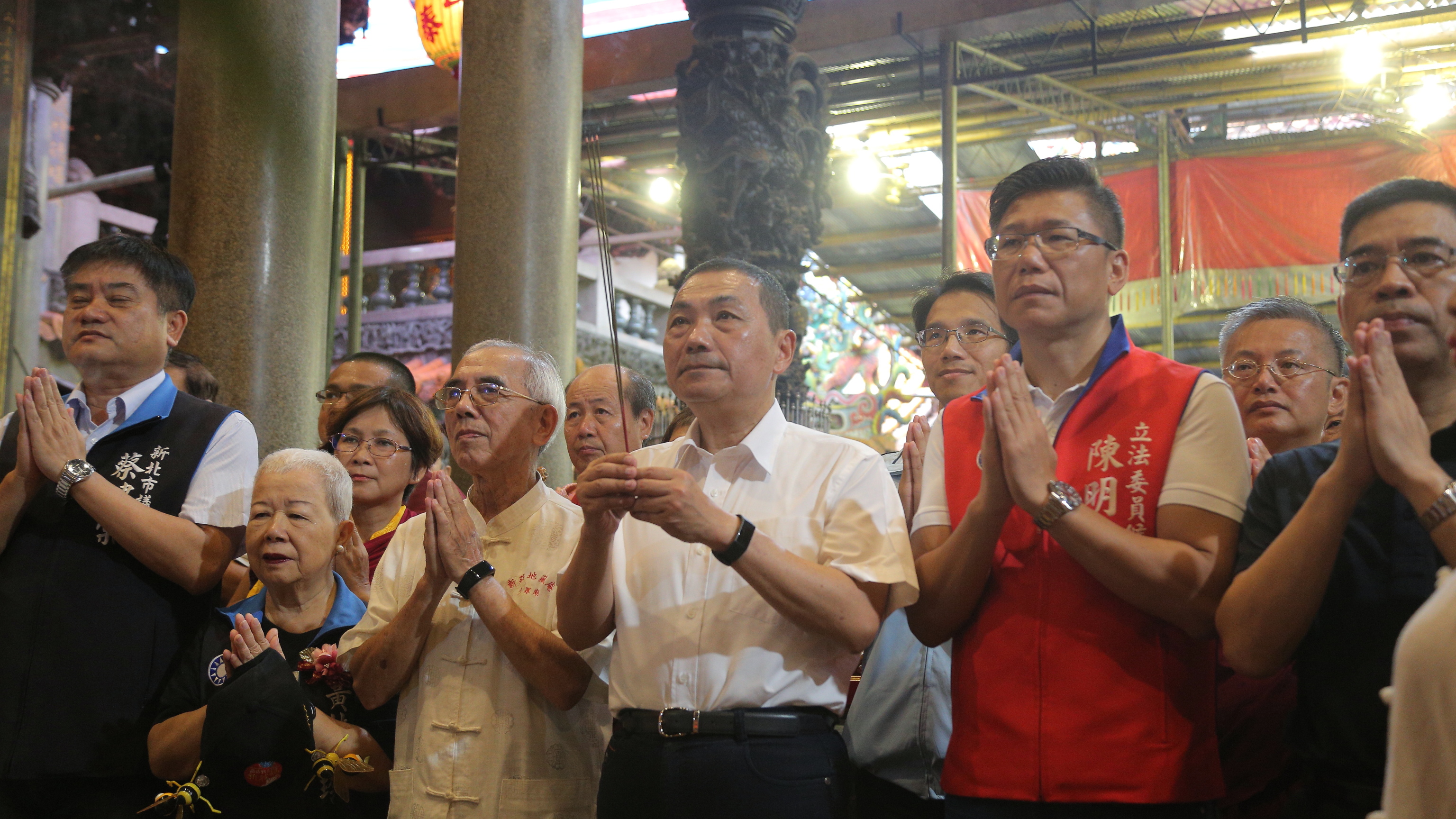 侯友宜市長至新莊地藏庵參拜祈福