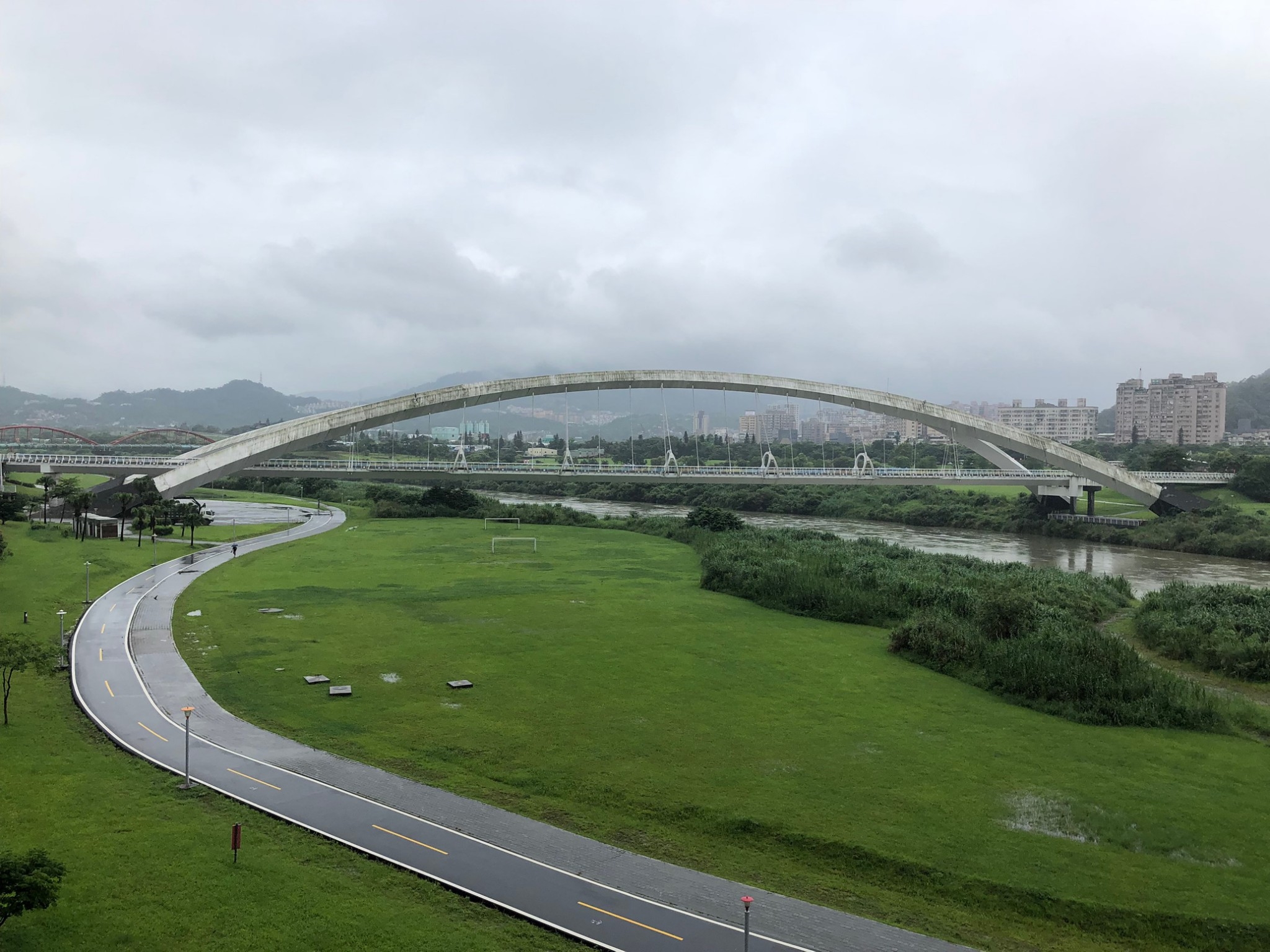 清洗前陽光橋
