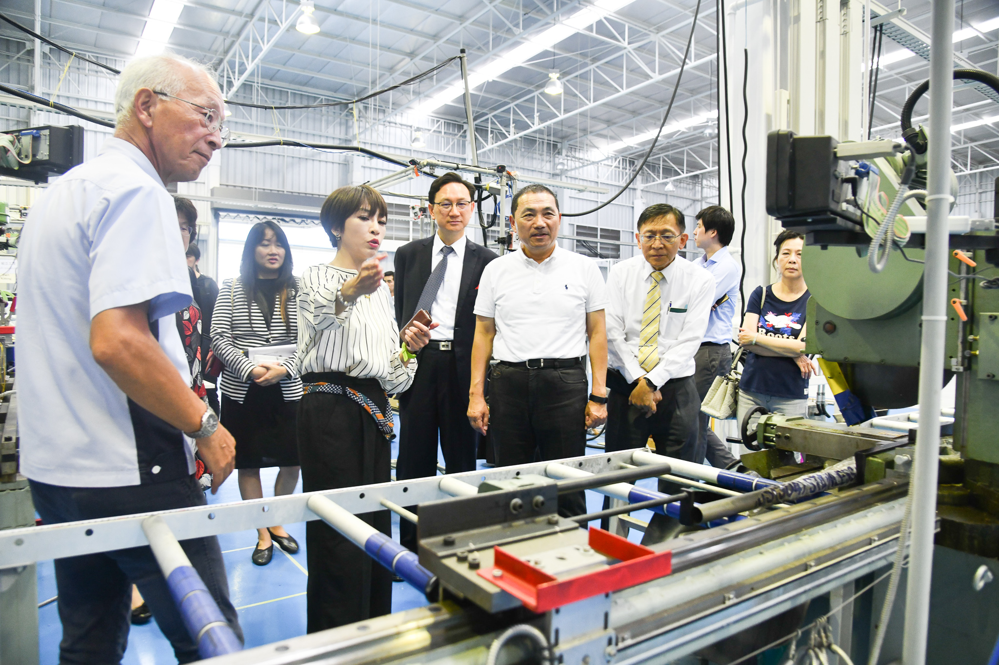 侯友宜市長參觀春武里工業園內的智慧工廠