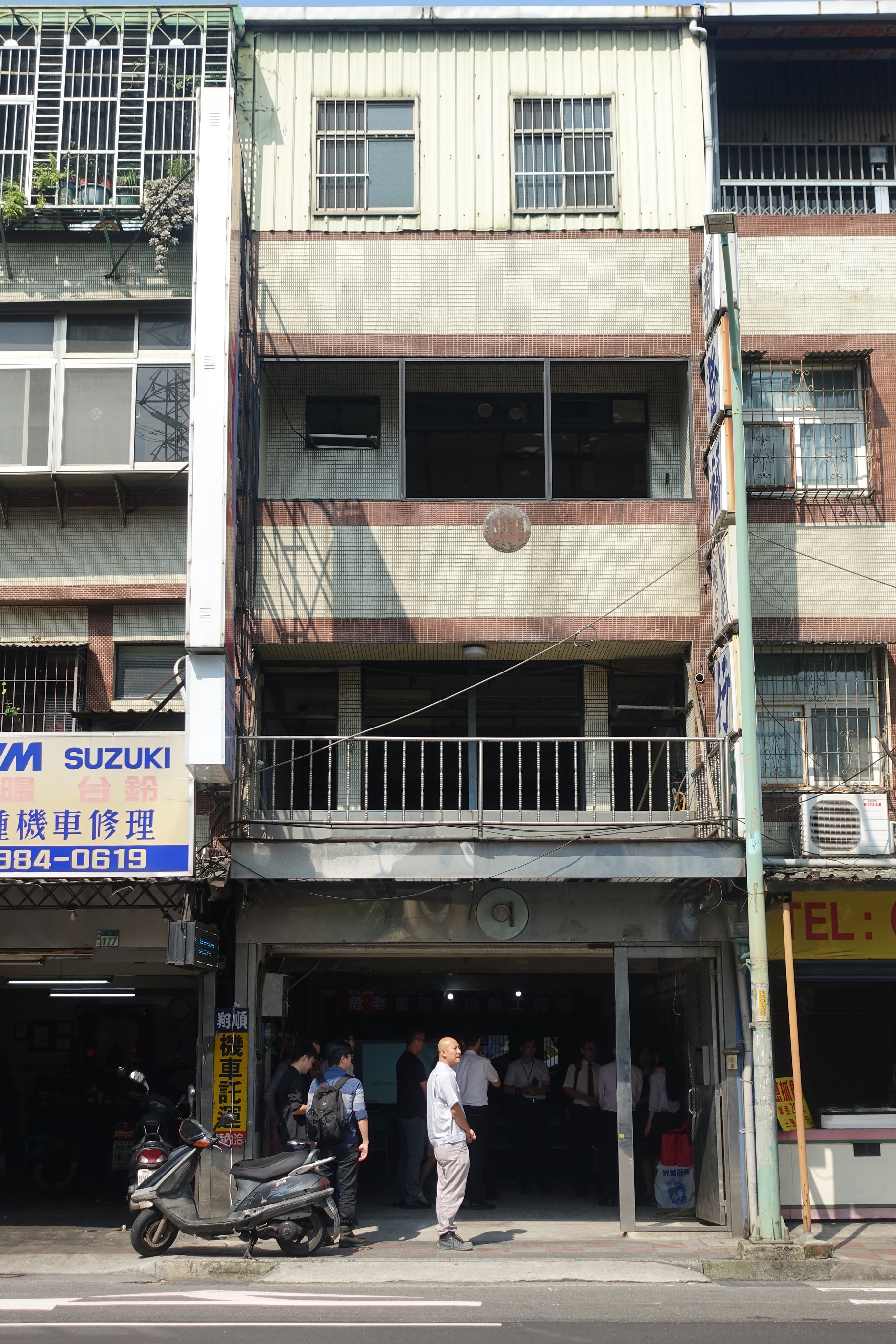 五股區中興段屋齡已逾50年的房屋，現況外觀已呈現老舊斑駁的景象