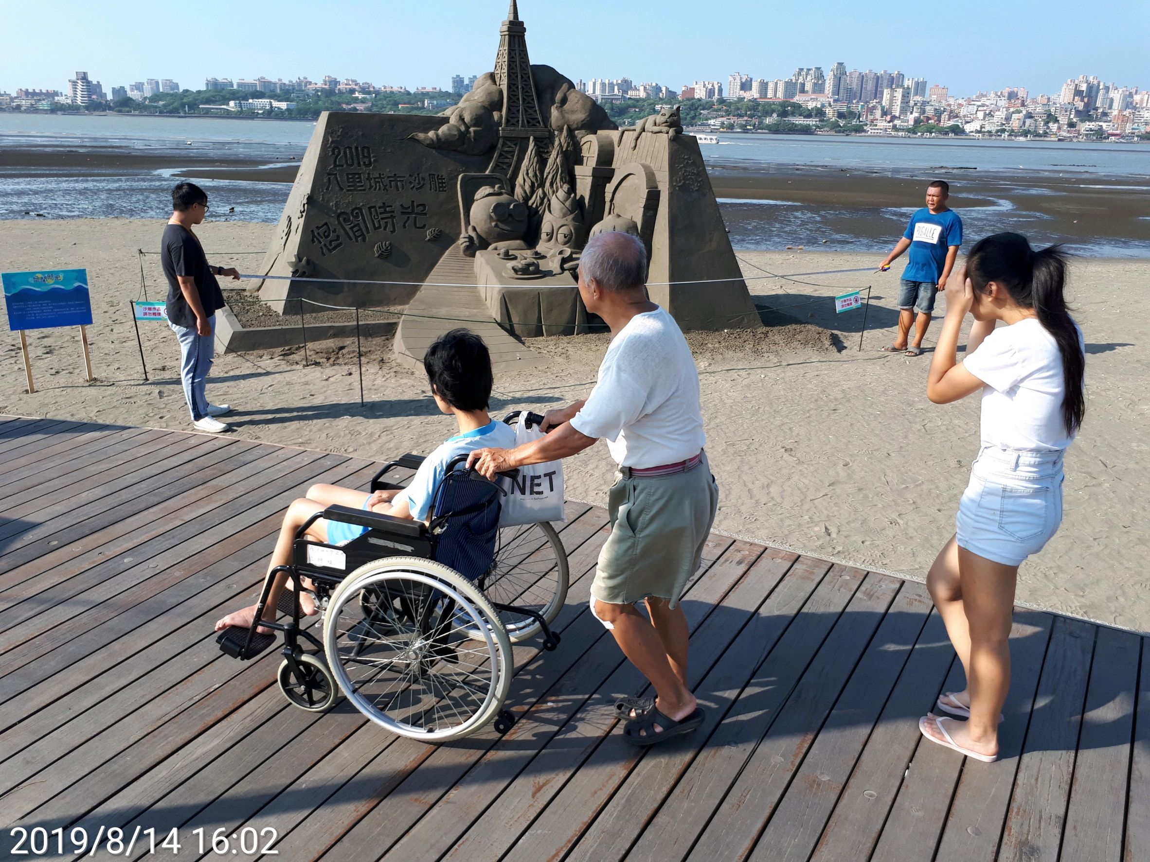 現地亦有完善的無障礙步道，以供輪椅、手推車等行進參觀