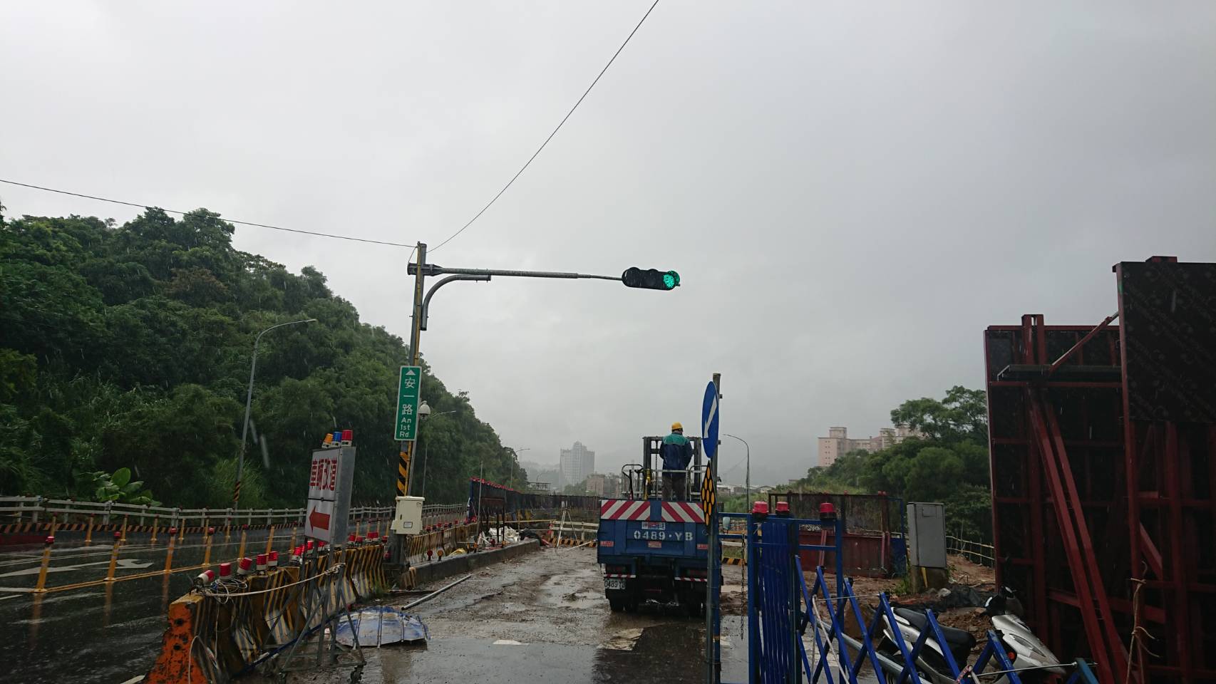 新店安一路號誌燈修復後