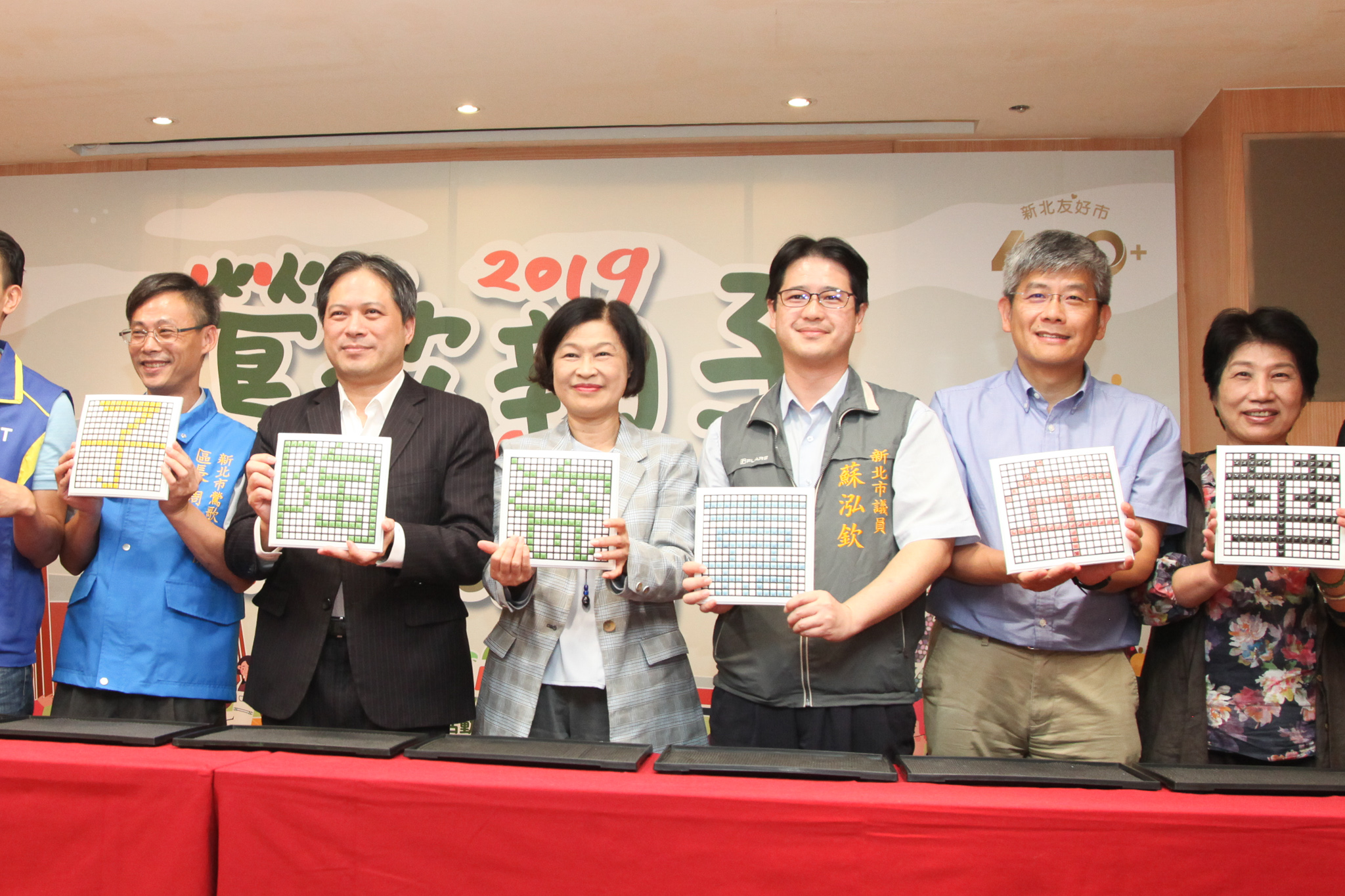 2019鶯歌親子陶瓷嘉年華等你來憩陶（左起：鶯歌區長周晉平、副市長吳明機）