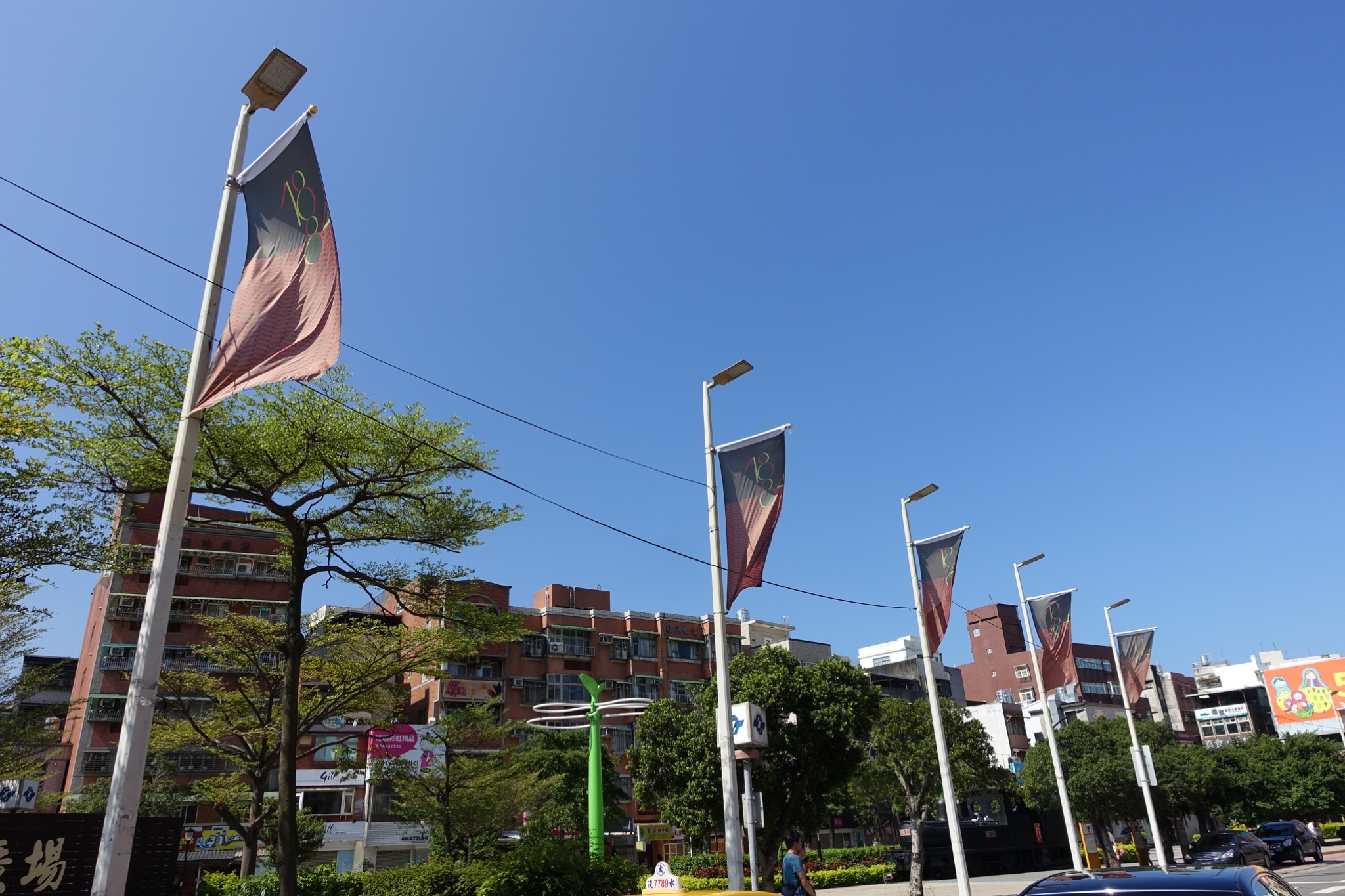 從淡水老街開始沿路找尋歷史脈絡，一路戰旗飄揚，撼動壯麗，帶大家回到歷史現場