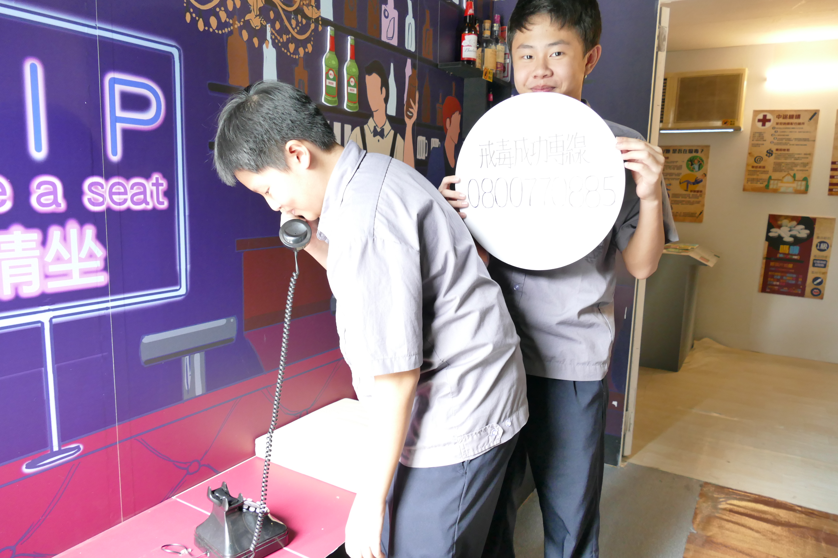 學生進行密室脫逃遊戲