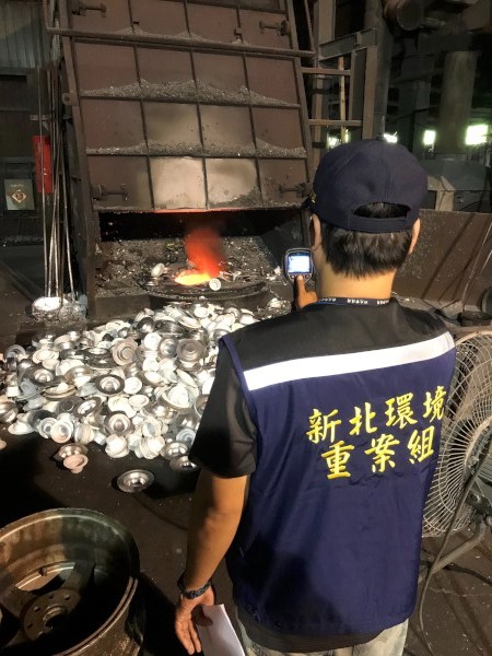 使用熱顯像儀確認該廠融鋁作業區後方亦有堆置成品鋁錠數十錠，且仍有餘溫200度左右