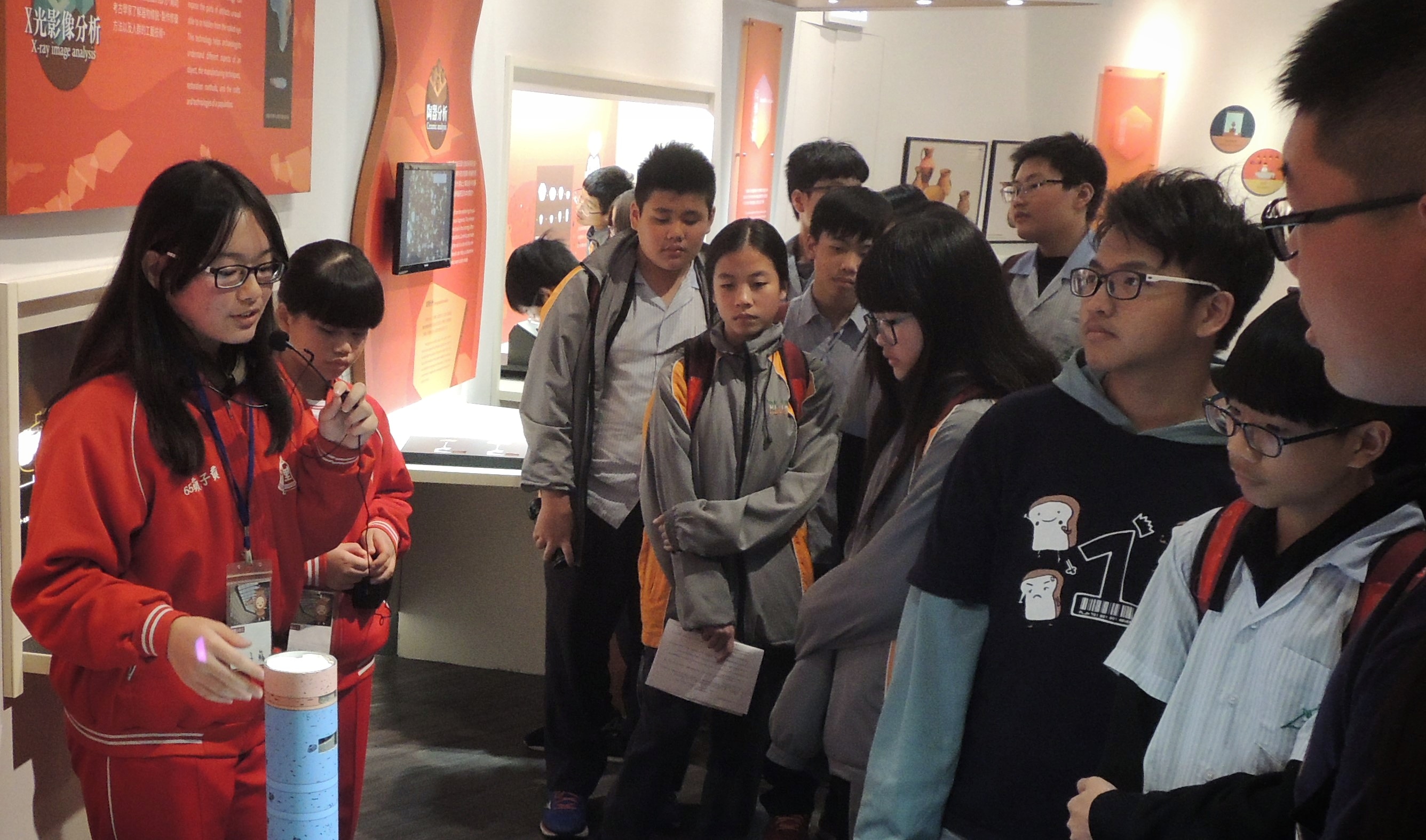 圖3年僅15歲的黃子蘋是十三行博物館最年輕的志工。.