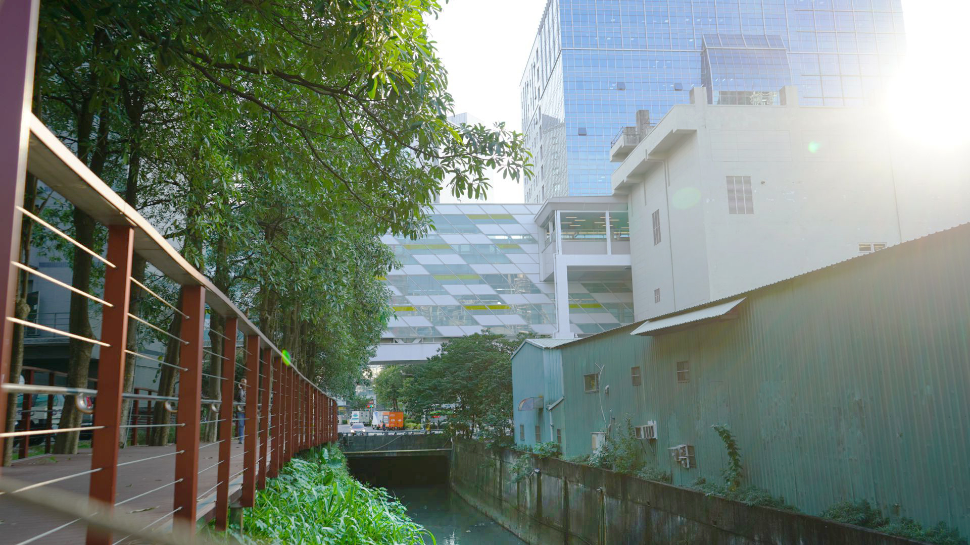 環狀線中原站預計年底通車，市府整頓周遭環境並提升中原溝水質