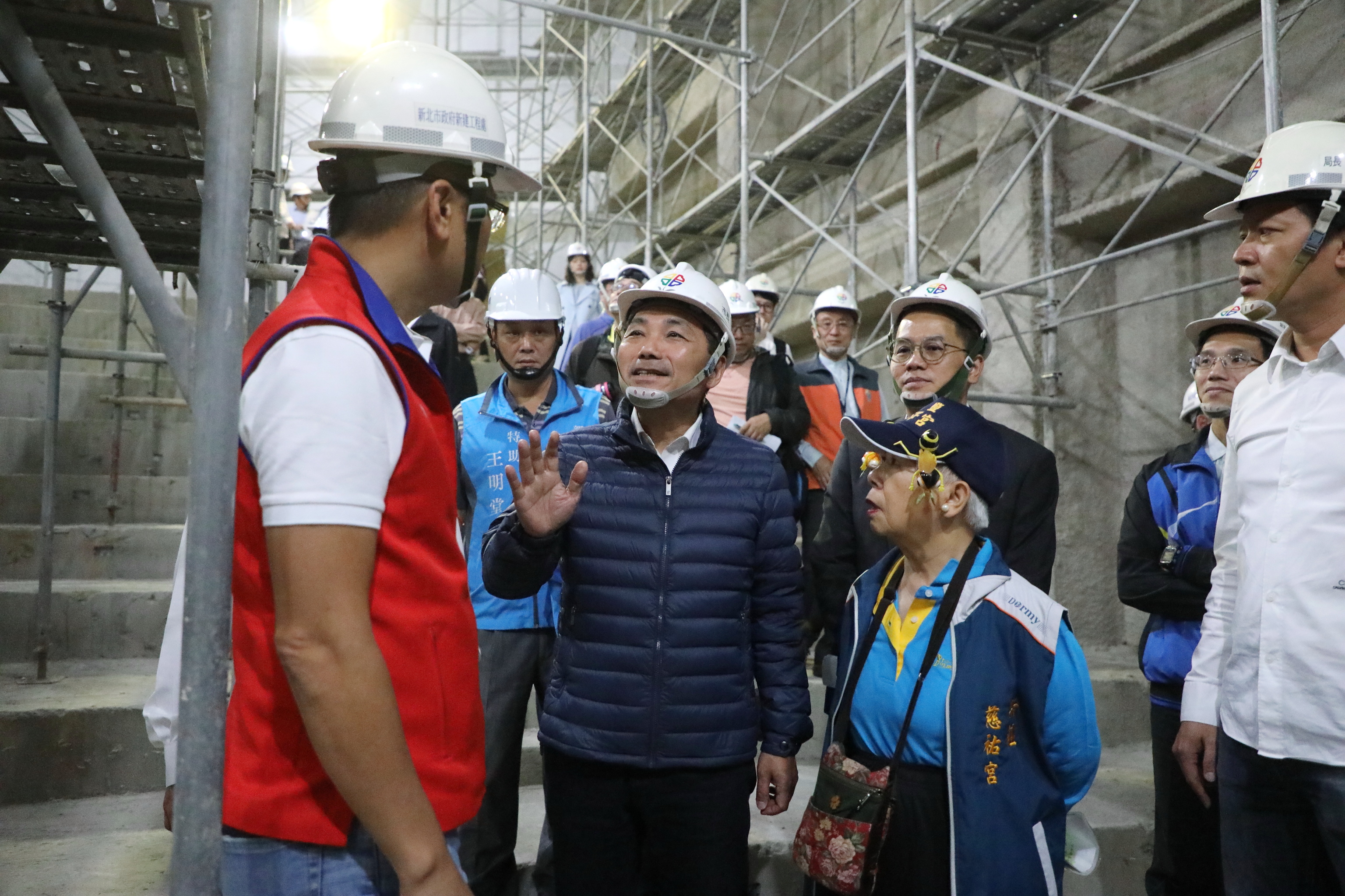 侯友宜和相關單位討論設備及建置
