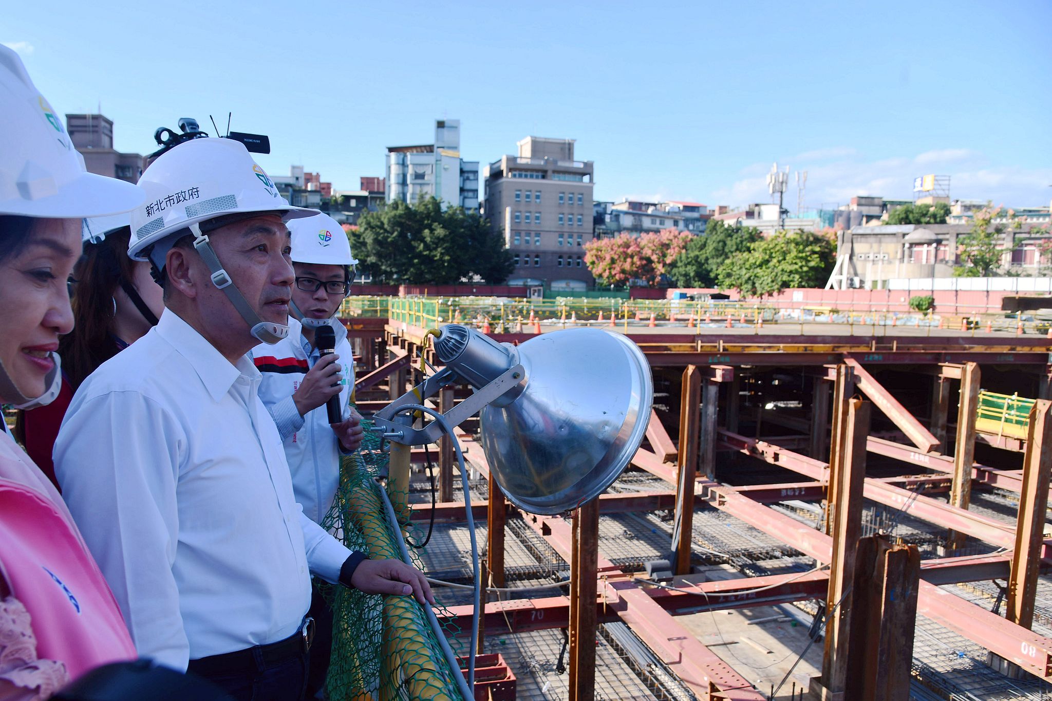 侯友宜至板橋音樂公園地下停車場視察工程進度