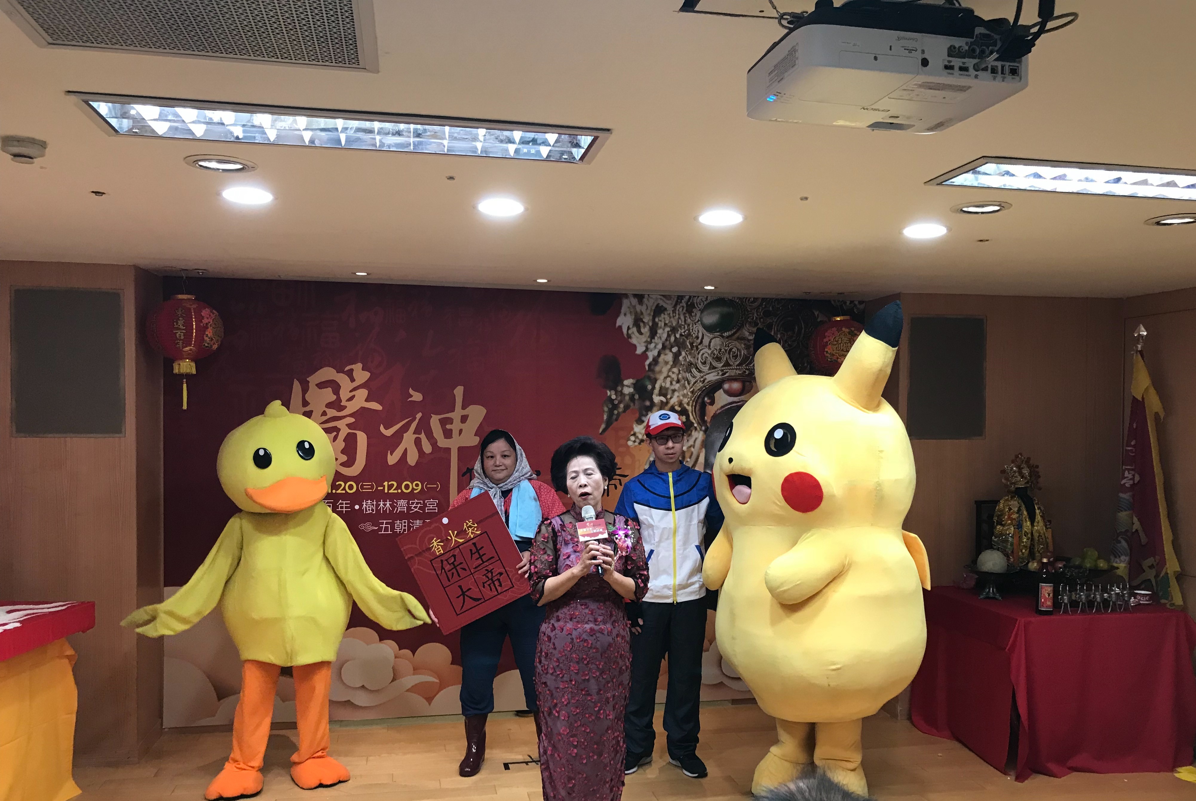 樹林濟安宮五朝清醮大典記者會，由民政局同仁用短劇演出濟安宮的由來。