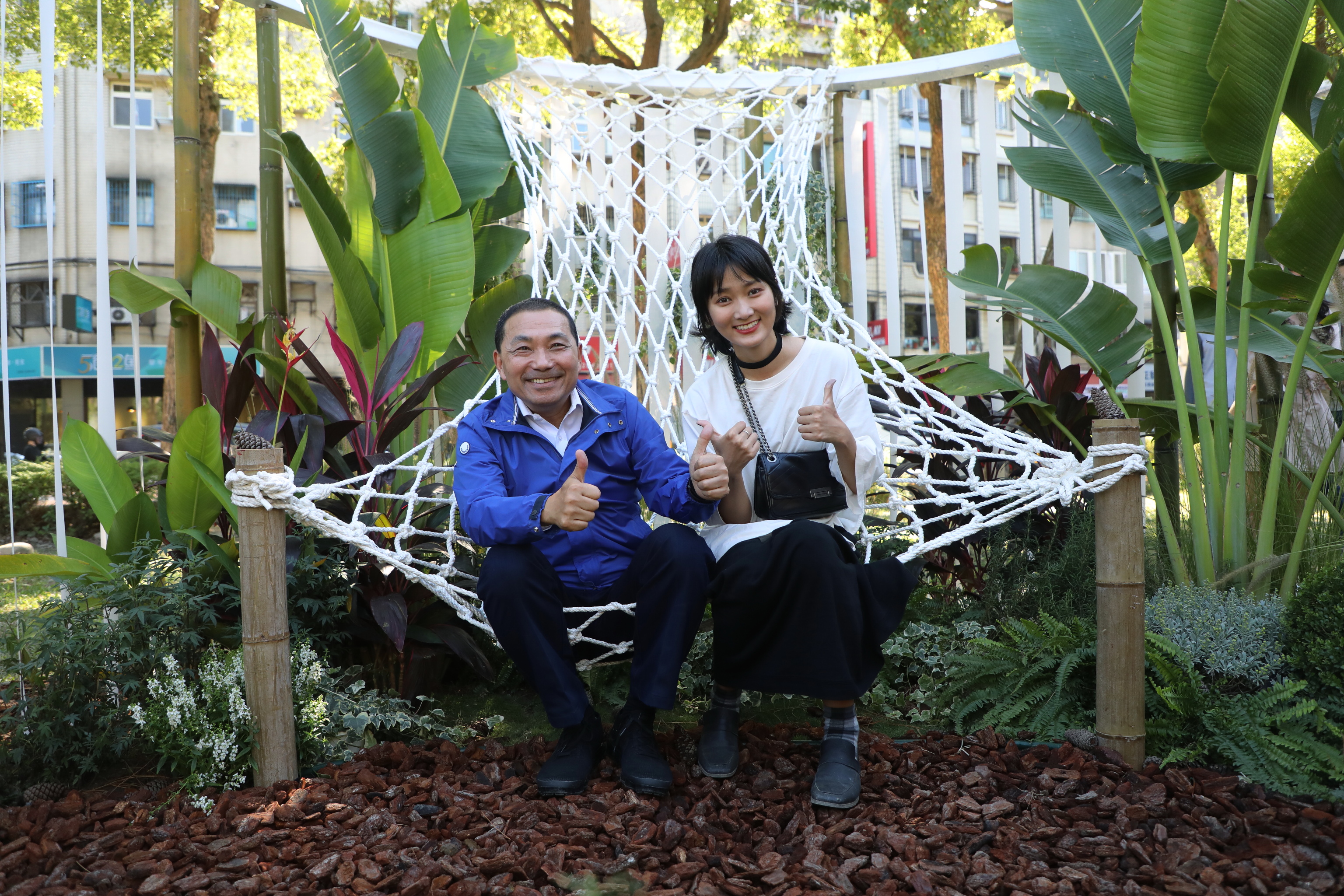 侯友宜市長出席全國青年景觀競賽暨社區綠美化競賽頒獎典禮，參觀學生得獎作品