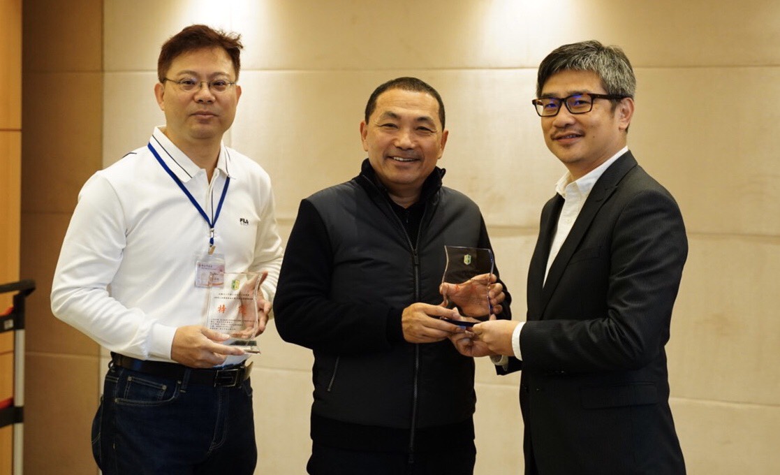 農業局長李玟於市政會議獻獎