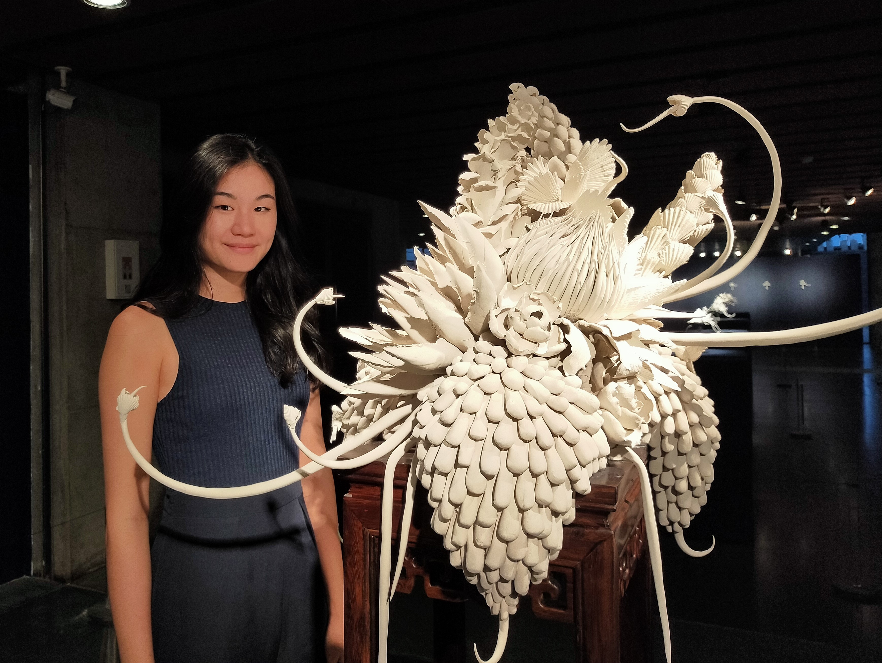 未燒的大型瓷塑作品，訴說著李如詩對生命無常的思維。