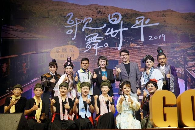 公-開幕大戲就特別邀請陳亞蘭歌仔戲團來演出，本週跟下週還有更多精彩活動