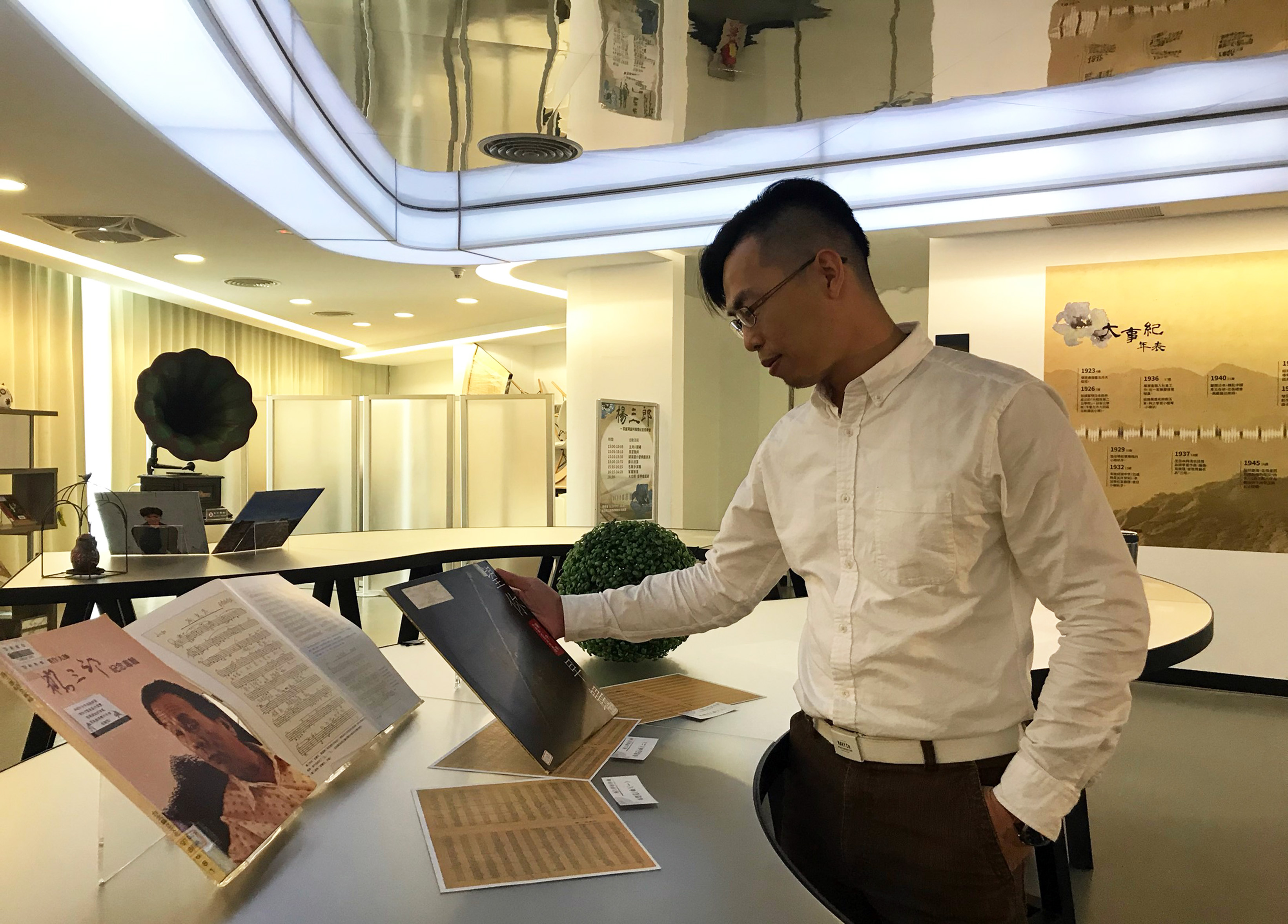 今年適逢作曲家楊三郎的百歲冥誕，新北市立圖書館特別舉辦「永恆的孤戀花」紀念音樂會與特展，讓大家可以回憶與悼念臺灣民謠界的音樂泰斗的風采