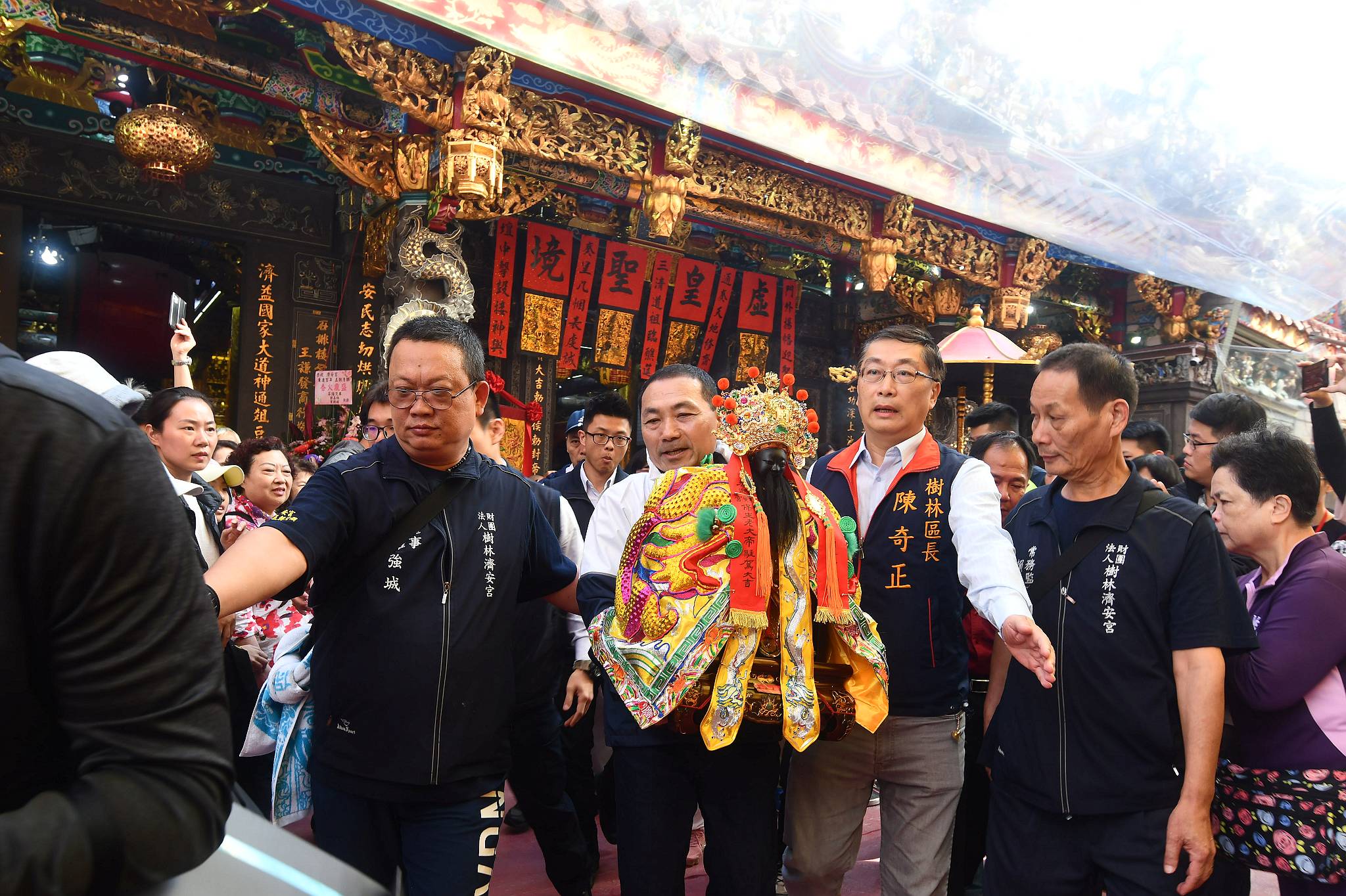 侯市長參拜保生大帝，感謝230年來庇佑地方居民平安健康。