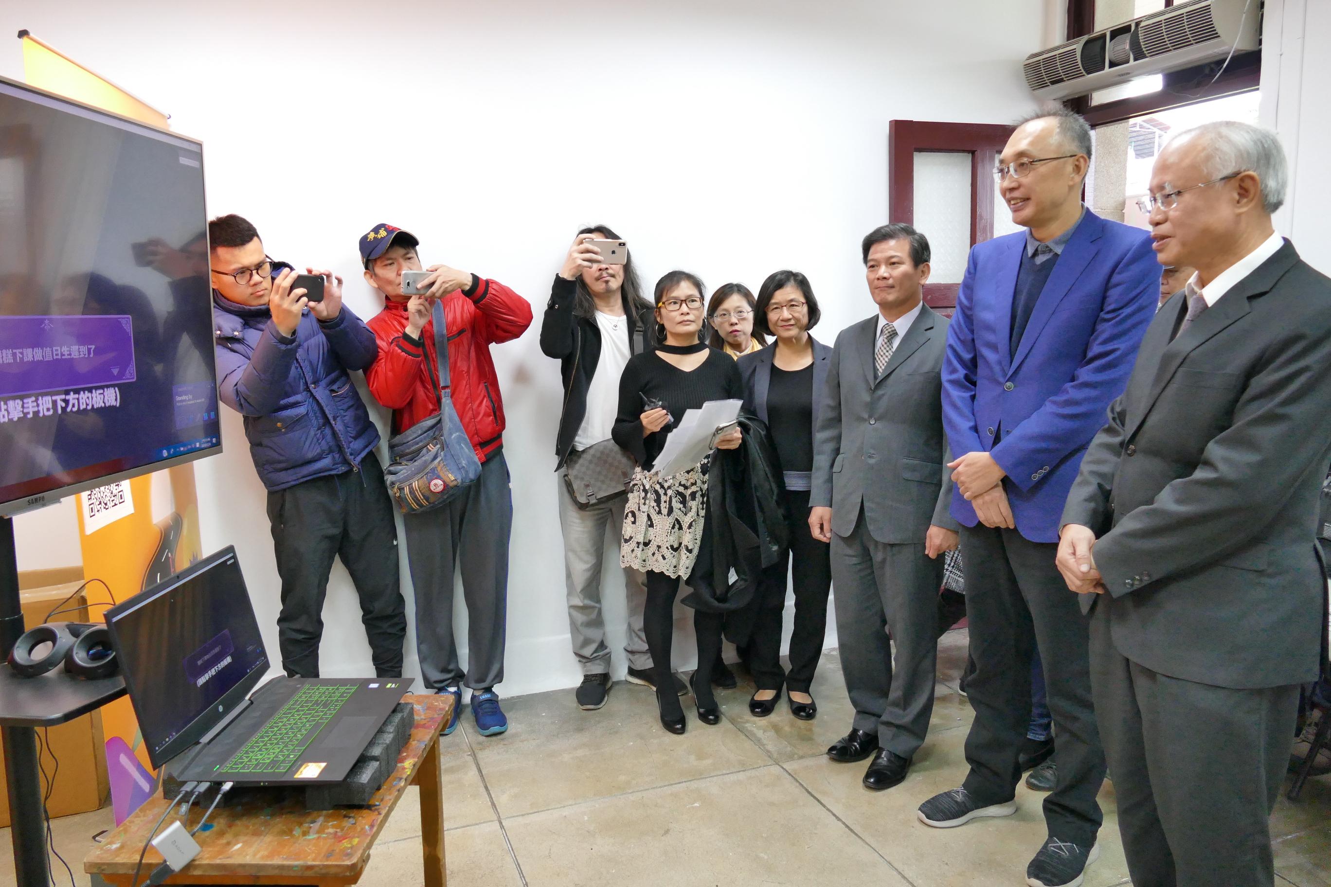 謝政達副市長參觀反毒VR教材