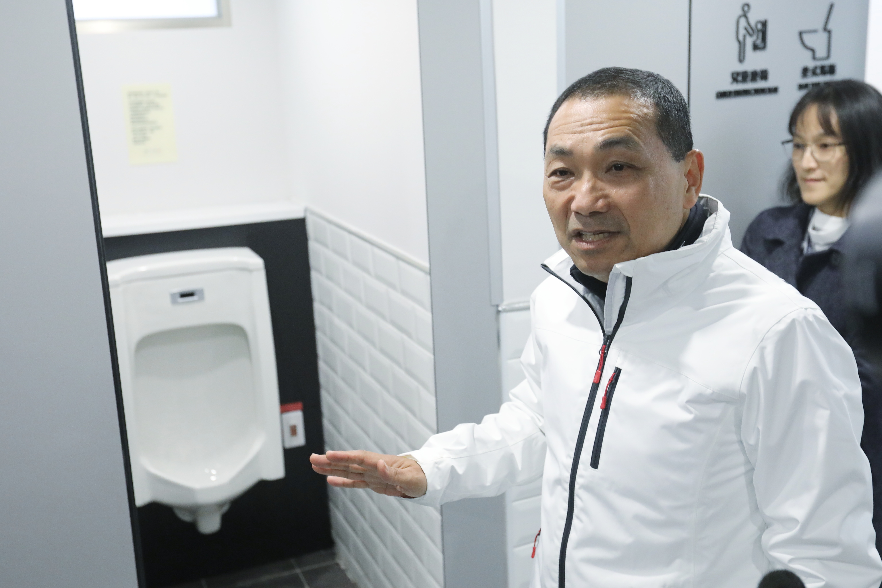 新北市積極推動性別友善概念，侯友宜市長視察市民廣場性別友善公廁