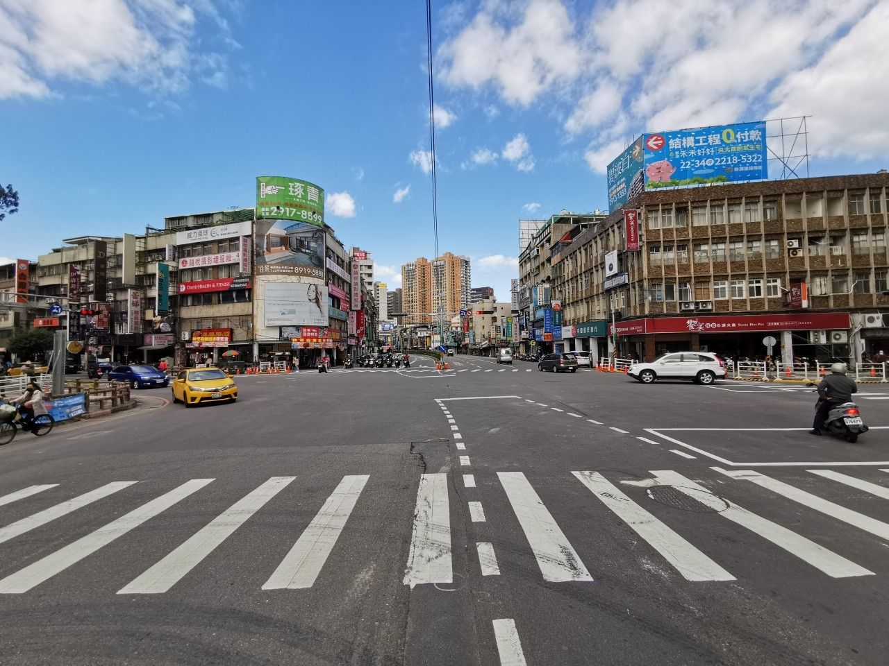 新店中正陸橋拆完後，北新路和中正路口天際線出現了