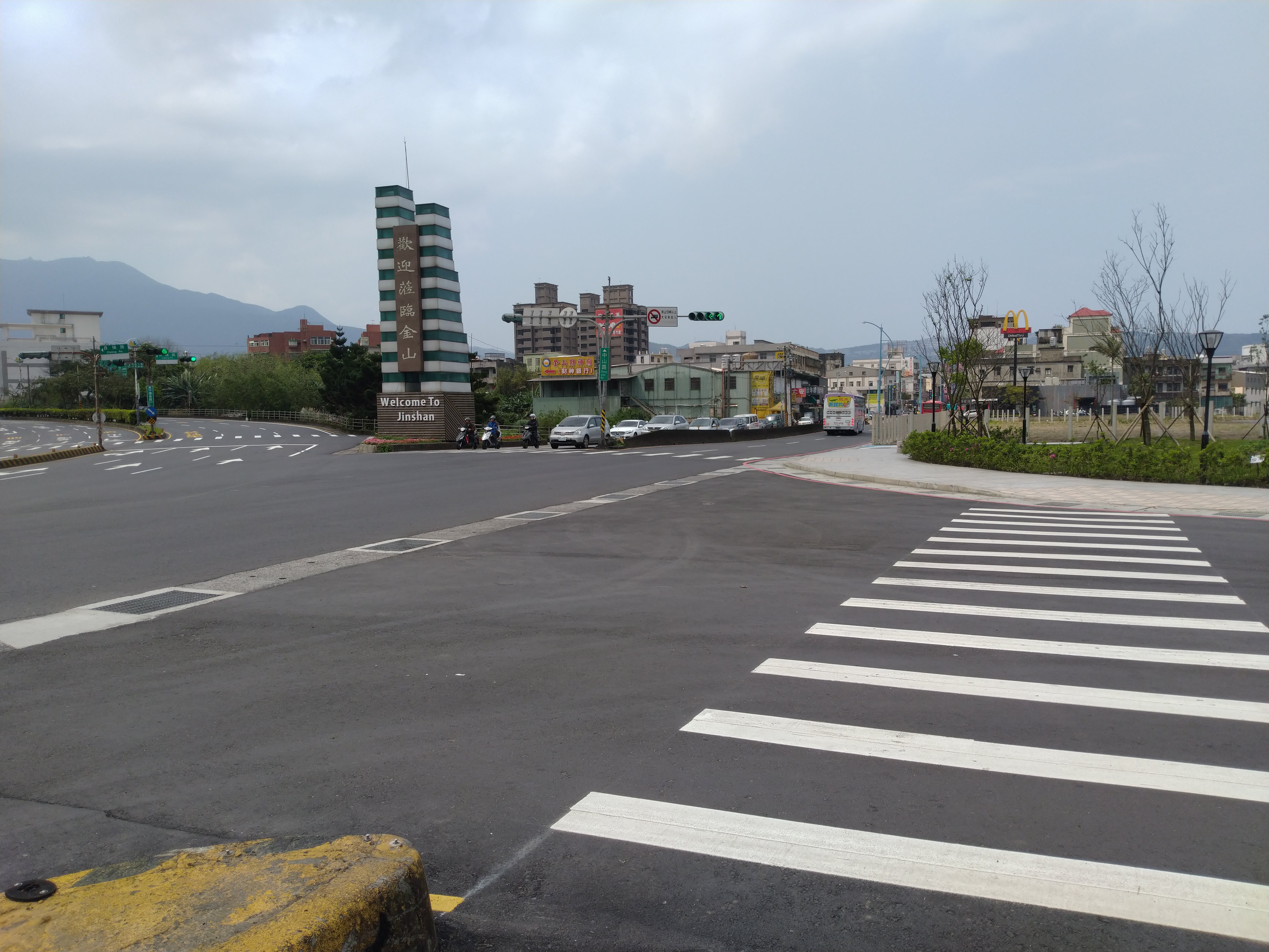 雜亂纜線下地後，還給市民朋友乾淨天際線