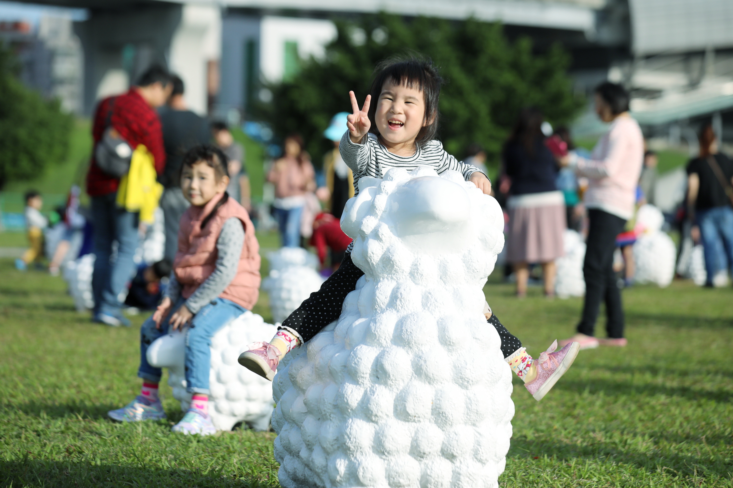 新北大都會公園戶外藝術《詩步領羊》