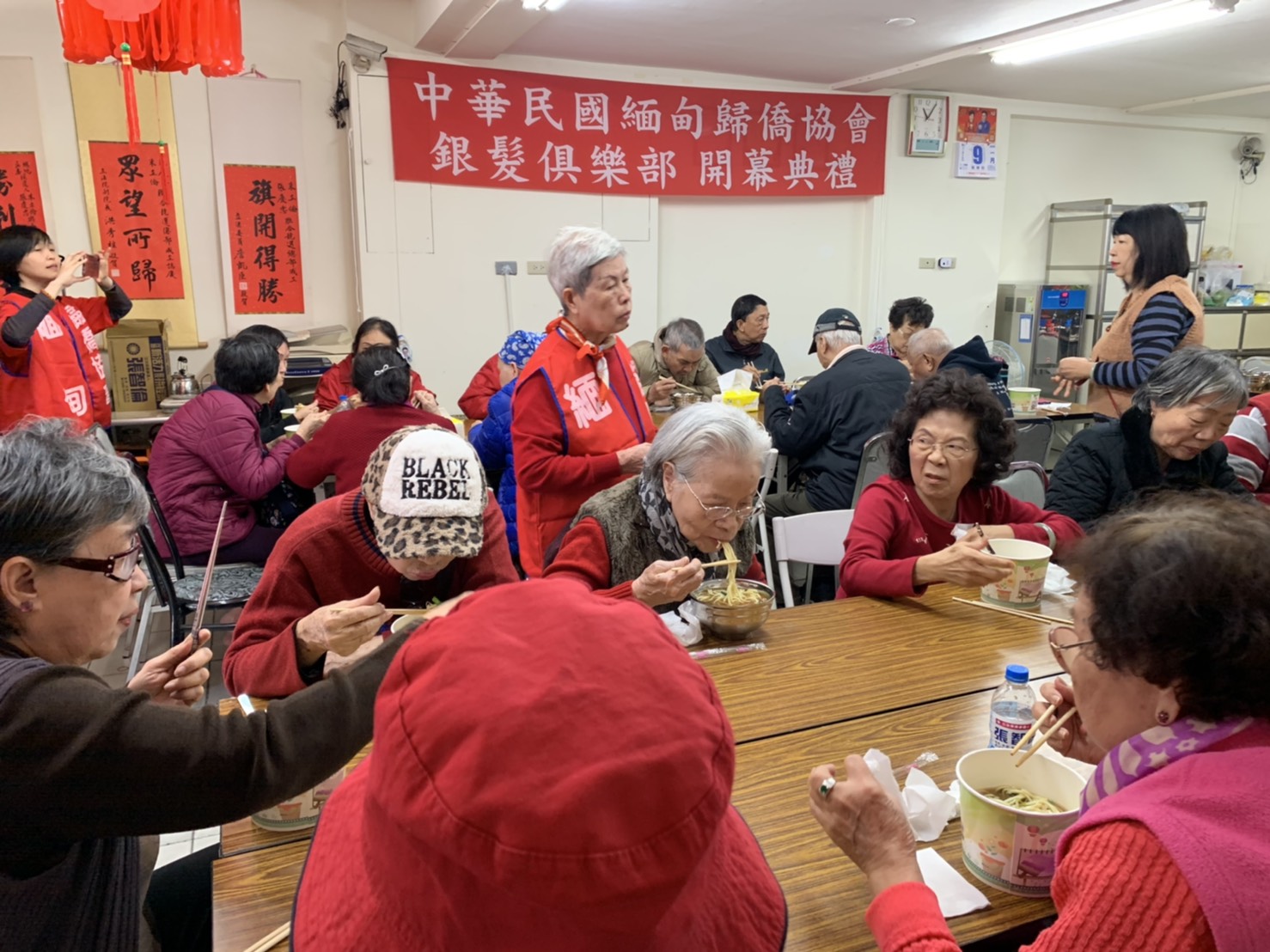 緬甸歸僑協會銀髮俱樂部共餐以南洋風味餐為主