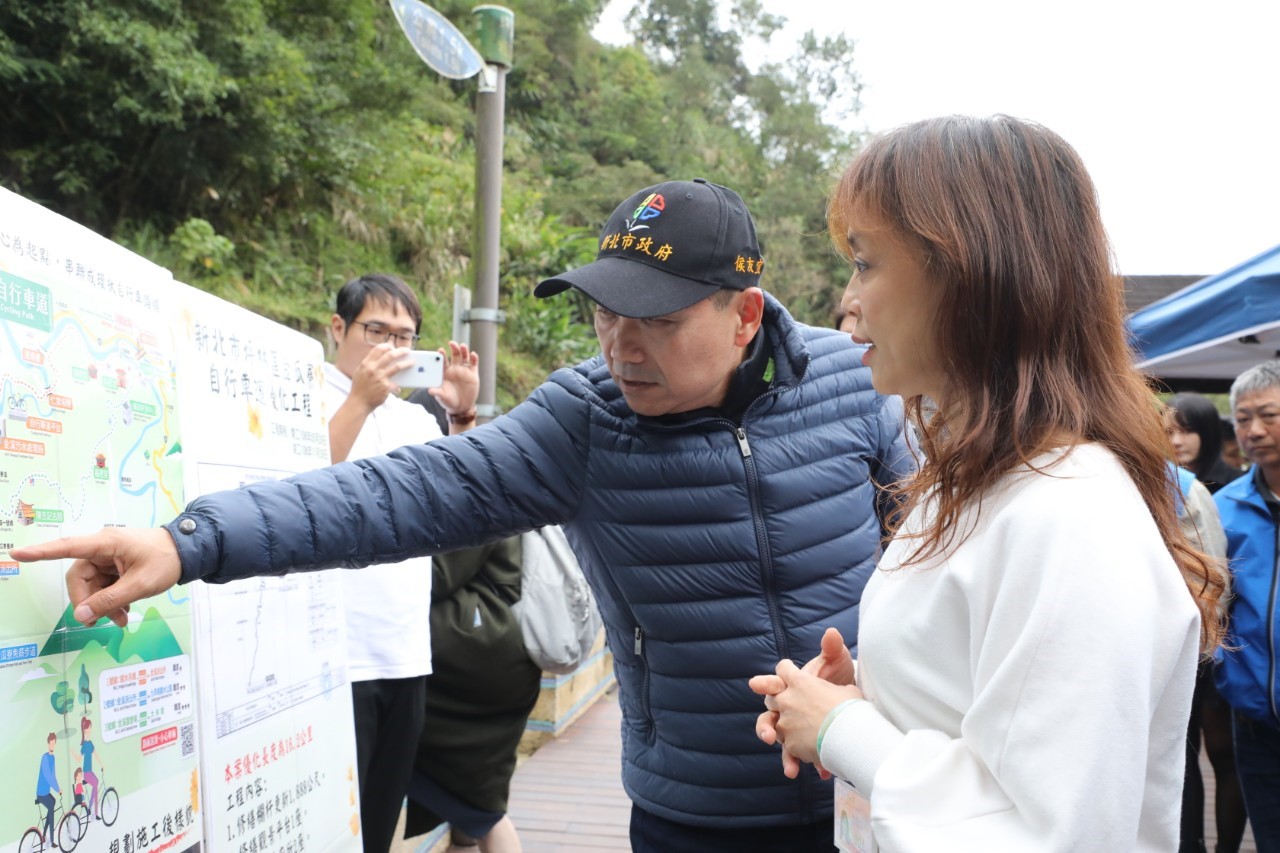 侯市長視察坪林金瓜寮自行車道優化工程