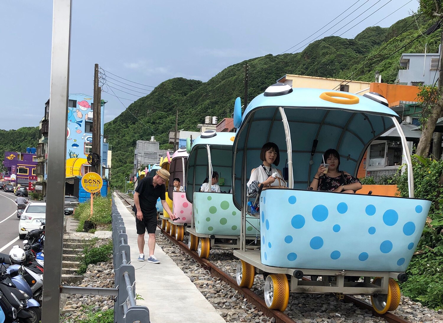 4. 拍攝團隊實地體驗新北市深澳自行車之魅力。