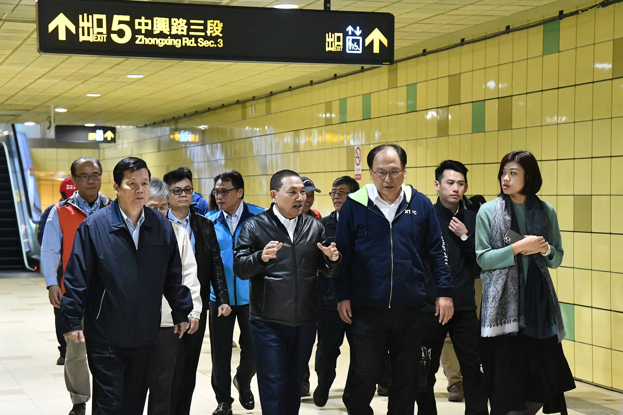侯市長於環狀線大坪林站視察轉乘改善成果