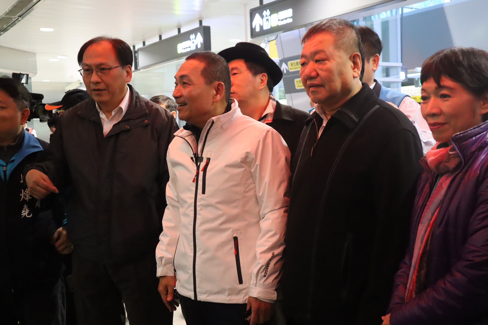 市長到達板橋站