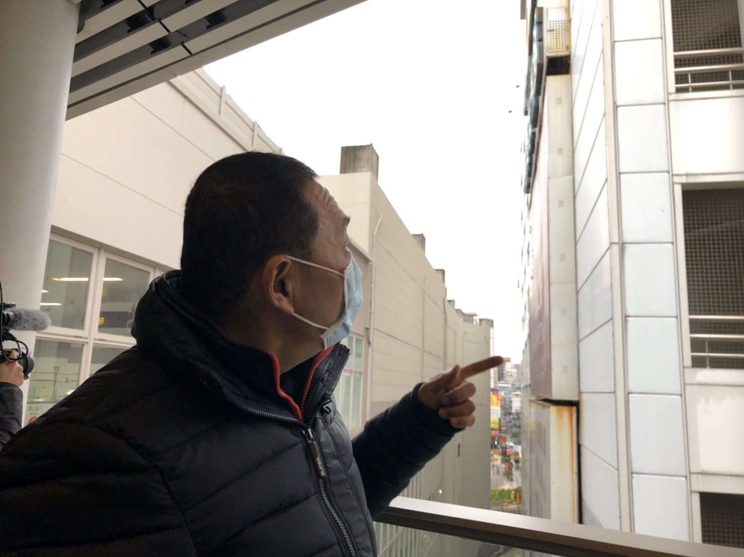 市長於環狀線中和站視察聯開大樓