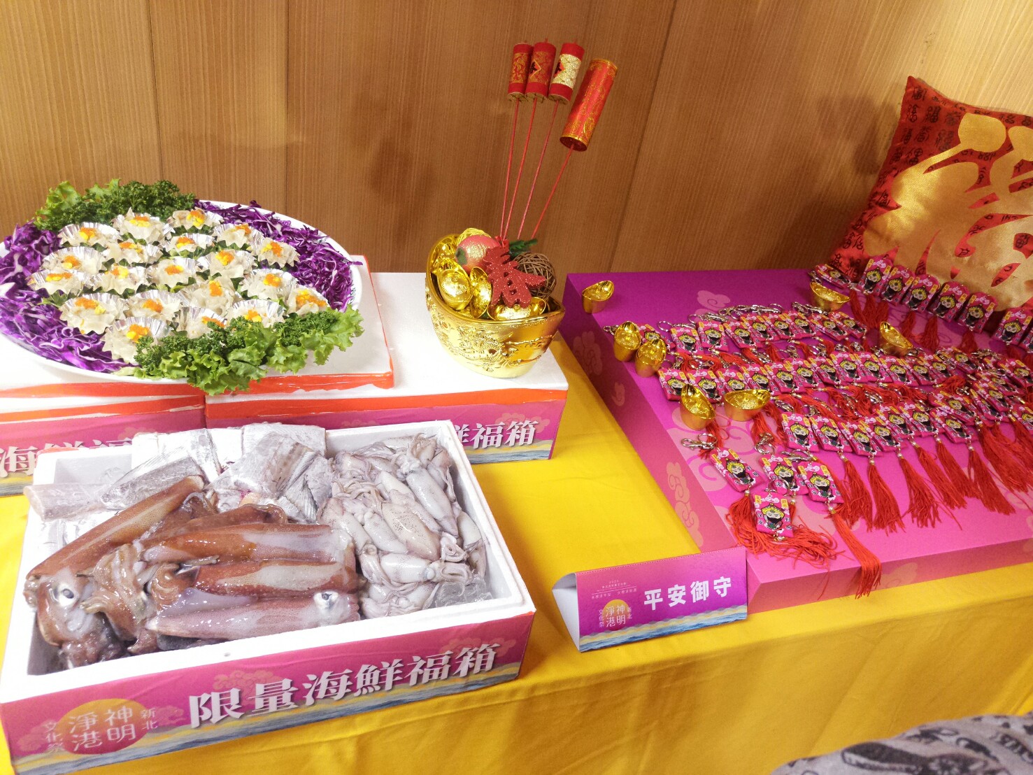 神明淨港活動，當天現場還有限量海鮮福箱拍賣，限量海鮮福箱拍賣共10箱，福箱內有多達5種以上的海鮮漁獲。