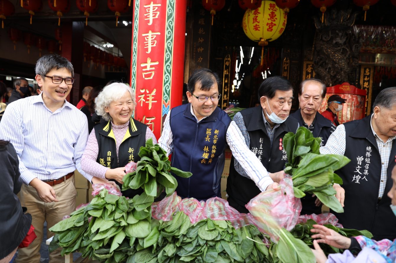 板橋慈惠宮認購100箱有機蔬菜