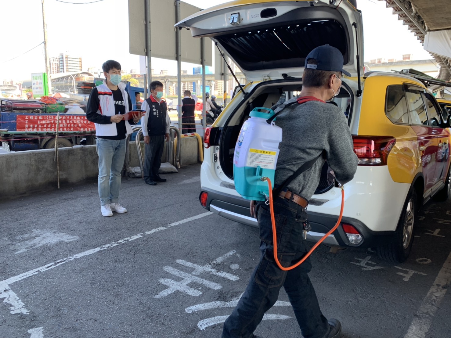 北北基桃聯手於開學前夕訂為公共運輸清潔日，全面檢查公車、捷運、公共自行車場站車輛及一線服務人員防疫消毒、戴口罩的整備情形