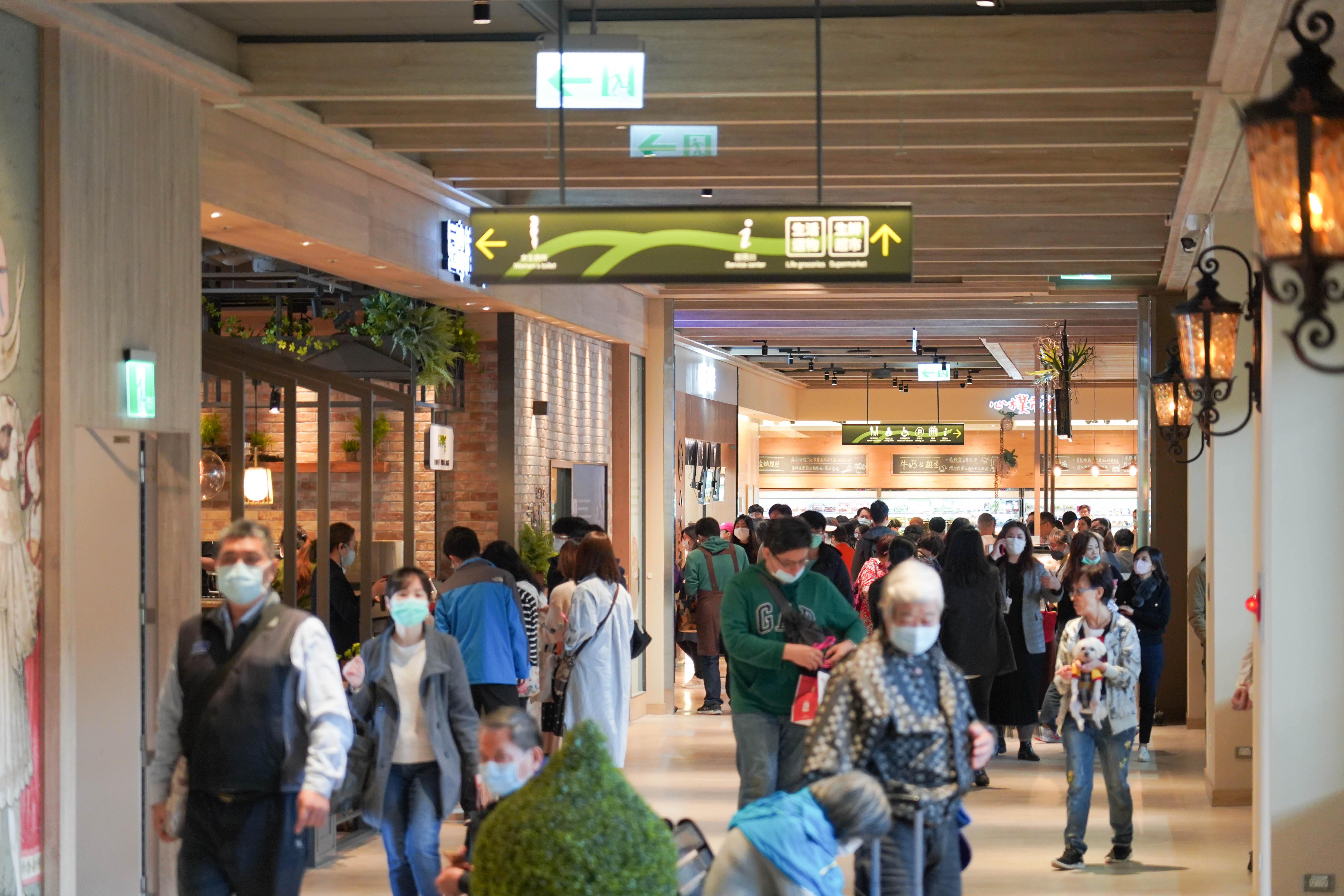 「京站小碧潭店」全館以「森林。食光」為主題，以美食為橋梁，搭起與在地顧客的鏈結與互動