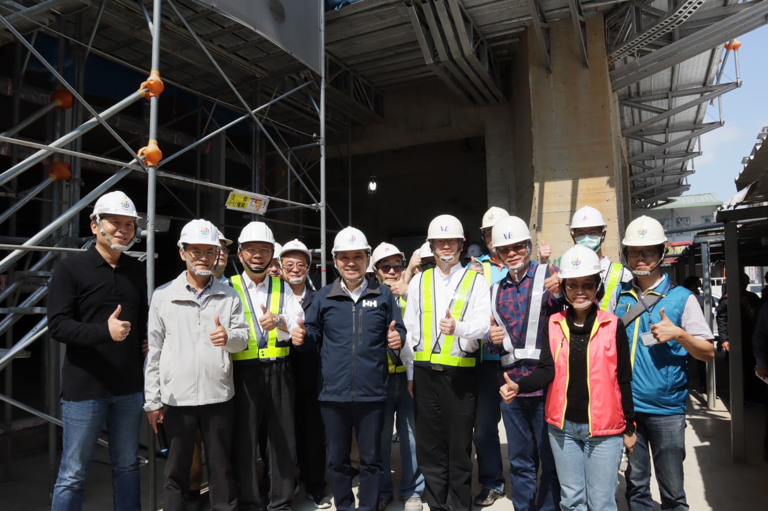 侯友宜市長和蘆洲分局暨三民派出所新建工程團隊合影