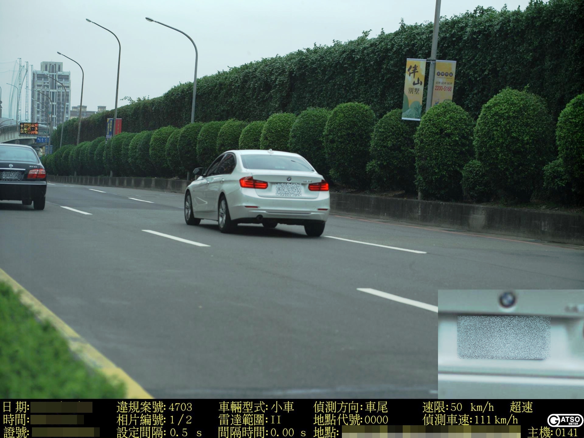 多車入鏡仍可鎖定違規車輛(2台汽車)