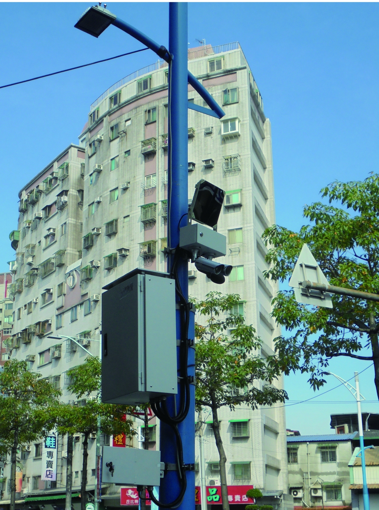 新北市擴大科技執法力道，固定式車牌辨識系統將增加至50處，其中配備主動偵測的噪音偵測設備將增加至30處
