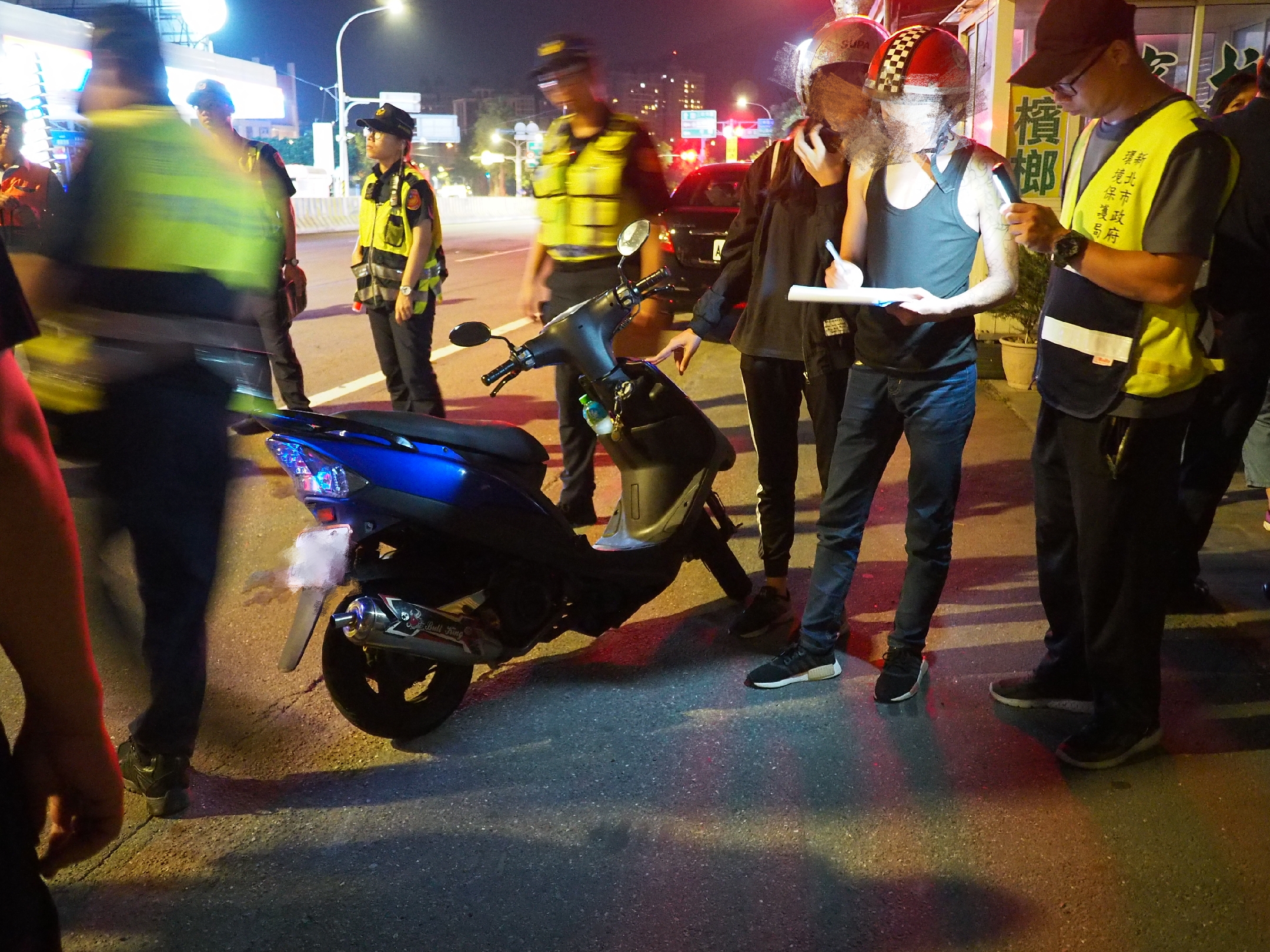 環保局聯合警察局執行噪音車攔查取締，維護街頭安寧