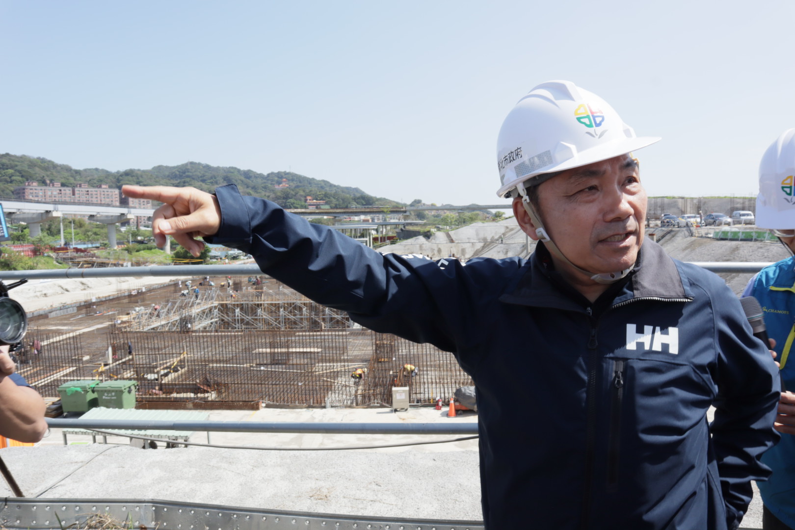 新北市長侯友宜視察市立美術館工程