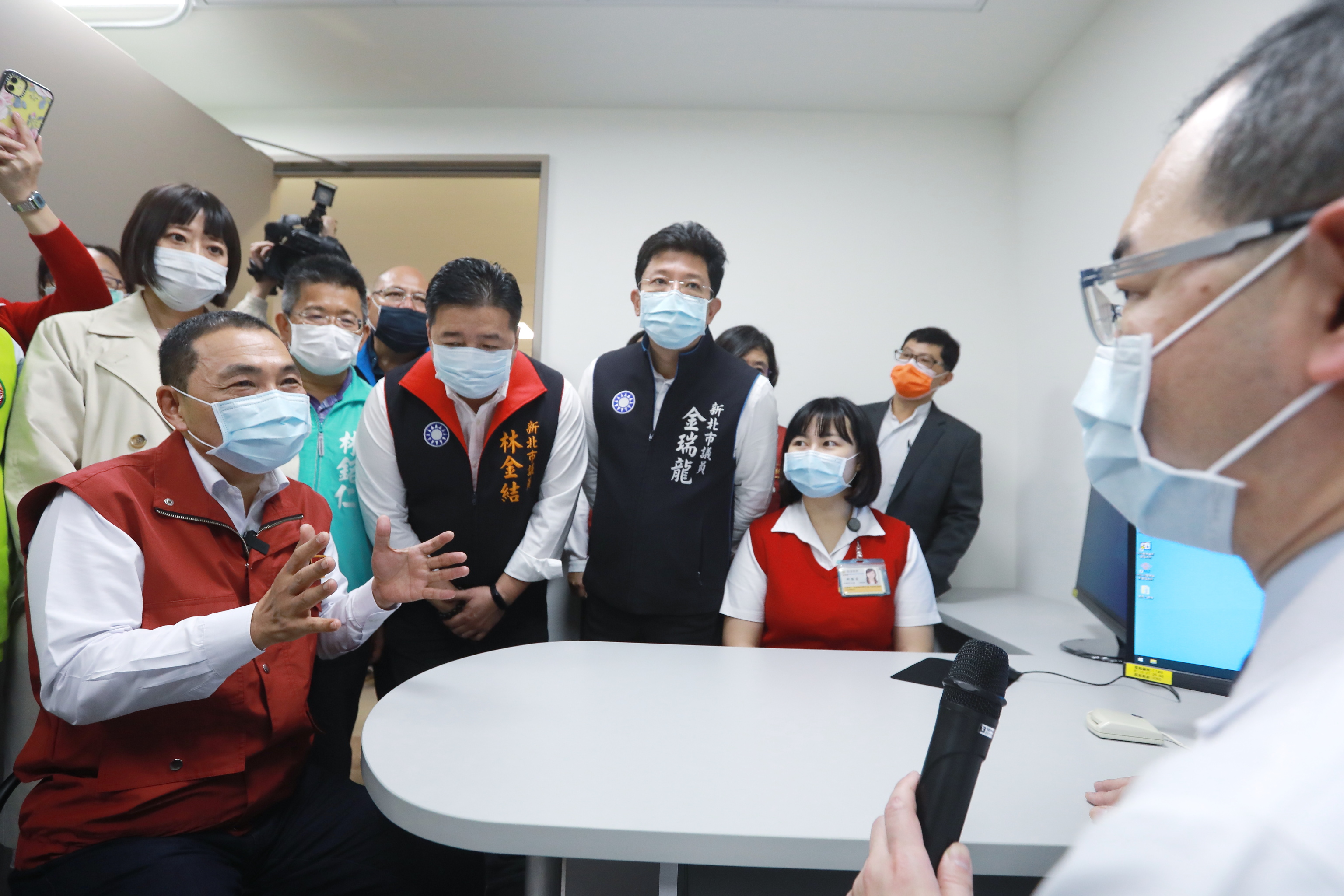 新北市立土城醫院預計4月23日試營運，侯友宜市長期許醫療團隊努力守護市民健康