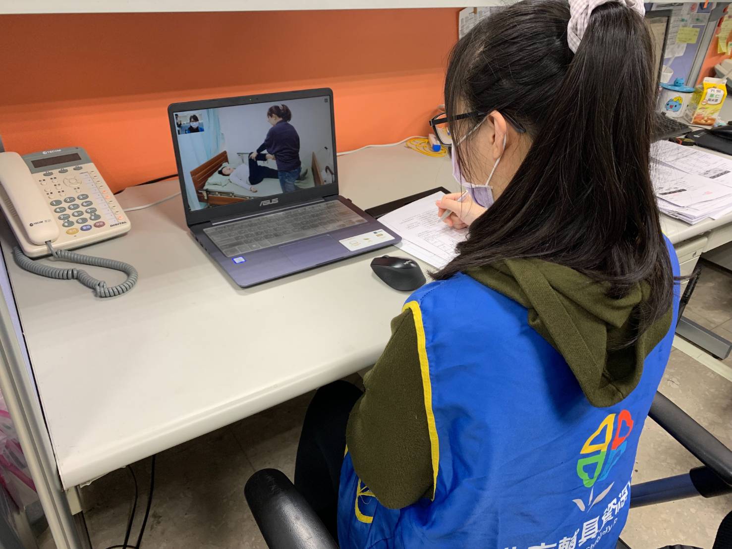 新北市輔具中心透過線上遠距評估幫身障者或長照需求者評估