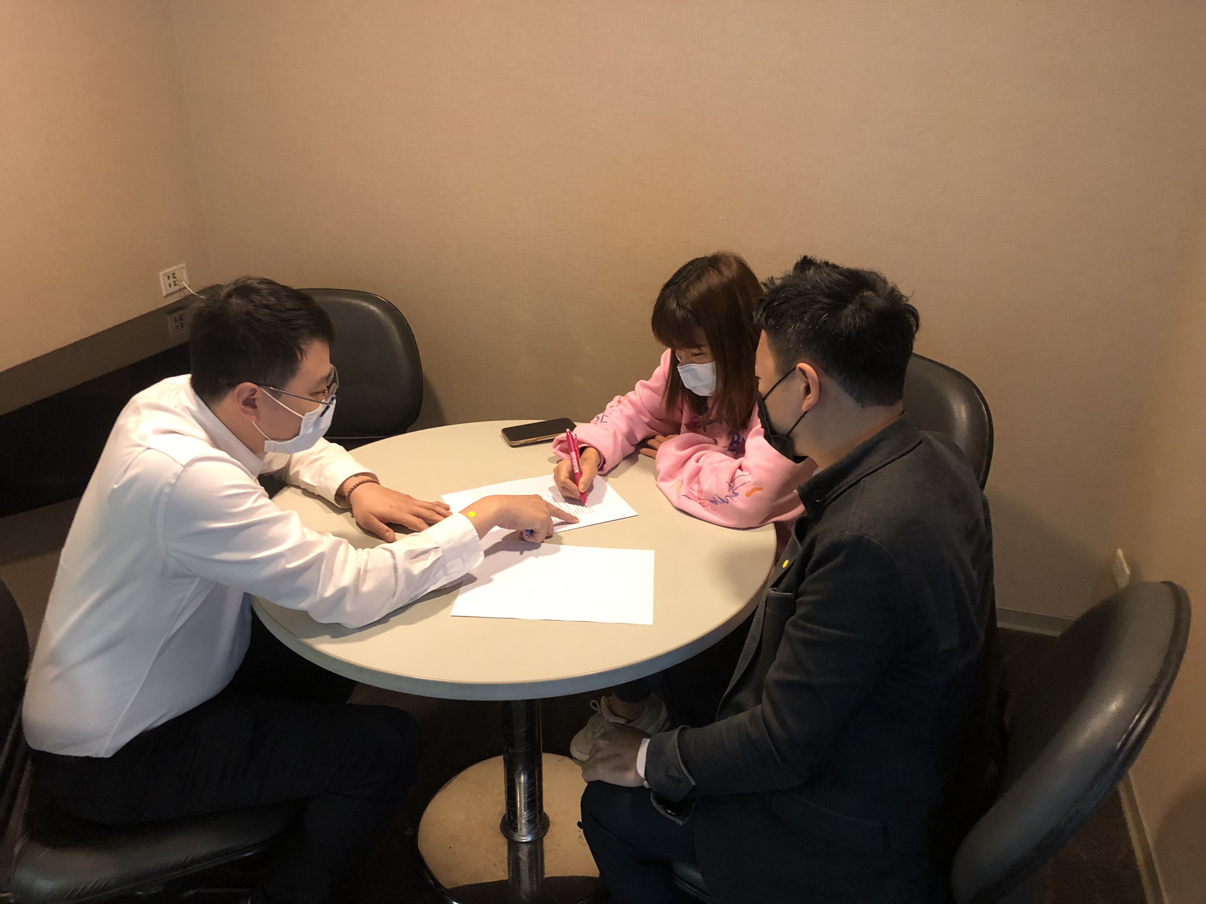 新北市人口去(108)年4月27日突破400萬大關，首獎457萬淡水「海洋都心3：中央花園」17坪小套房，日前順利完成交屋。