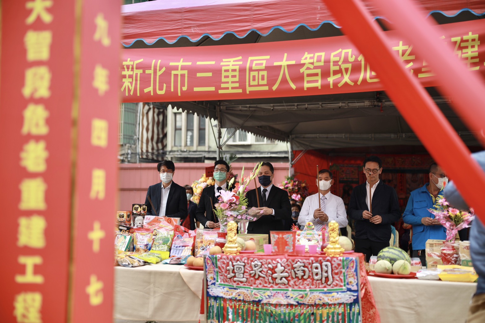 全體上香祝禱工程順利