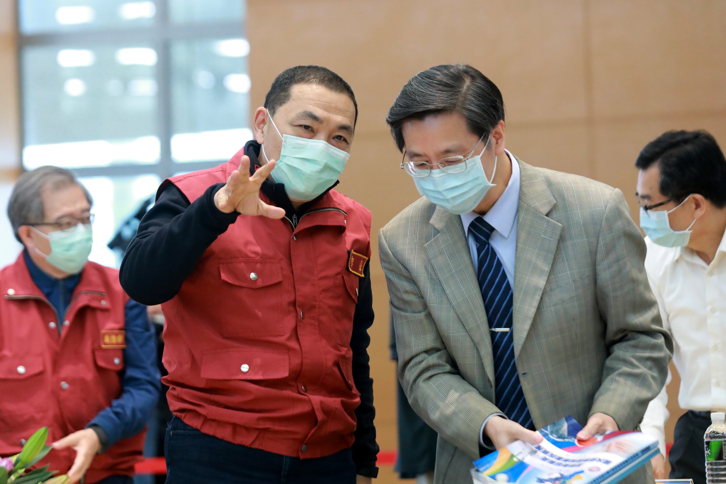 新北市政府因應新冠肺炎擴大管制超前部署兵棋推演，邀請中央及地方單位指導觀摩