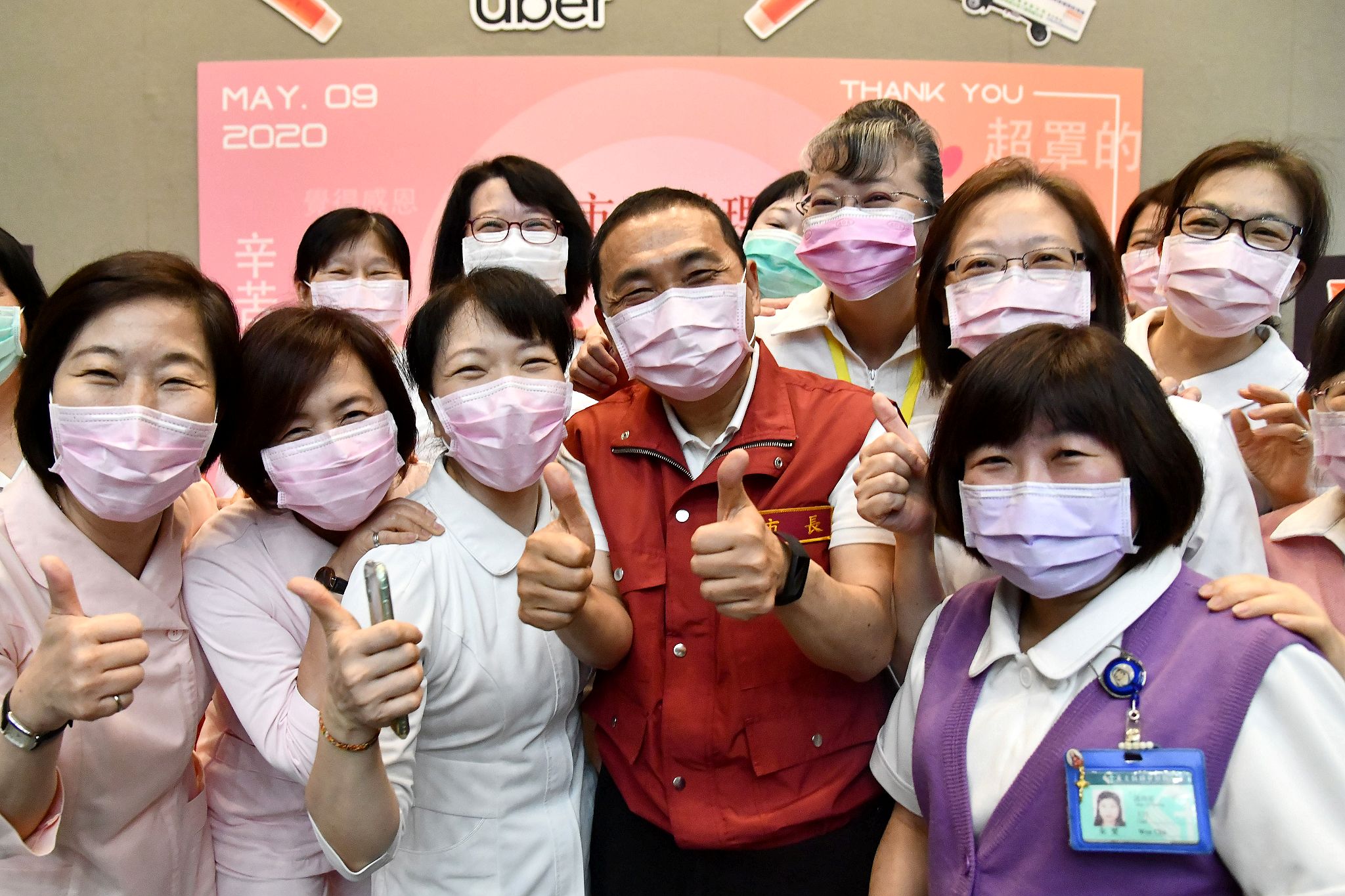 侯友宜感謝各大企業提供優惠、服務及禮品給護理師加油打氣。