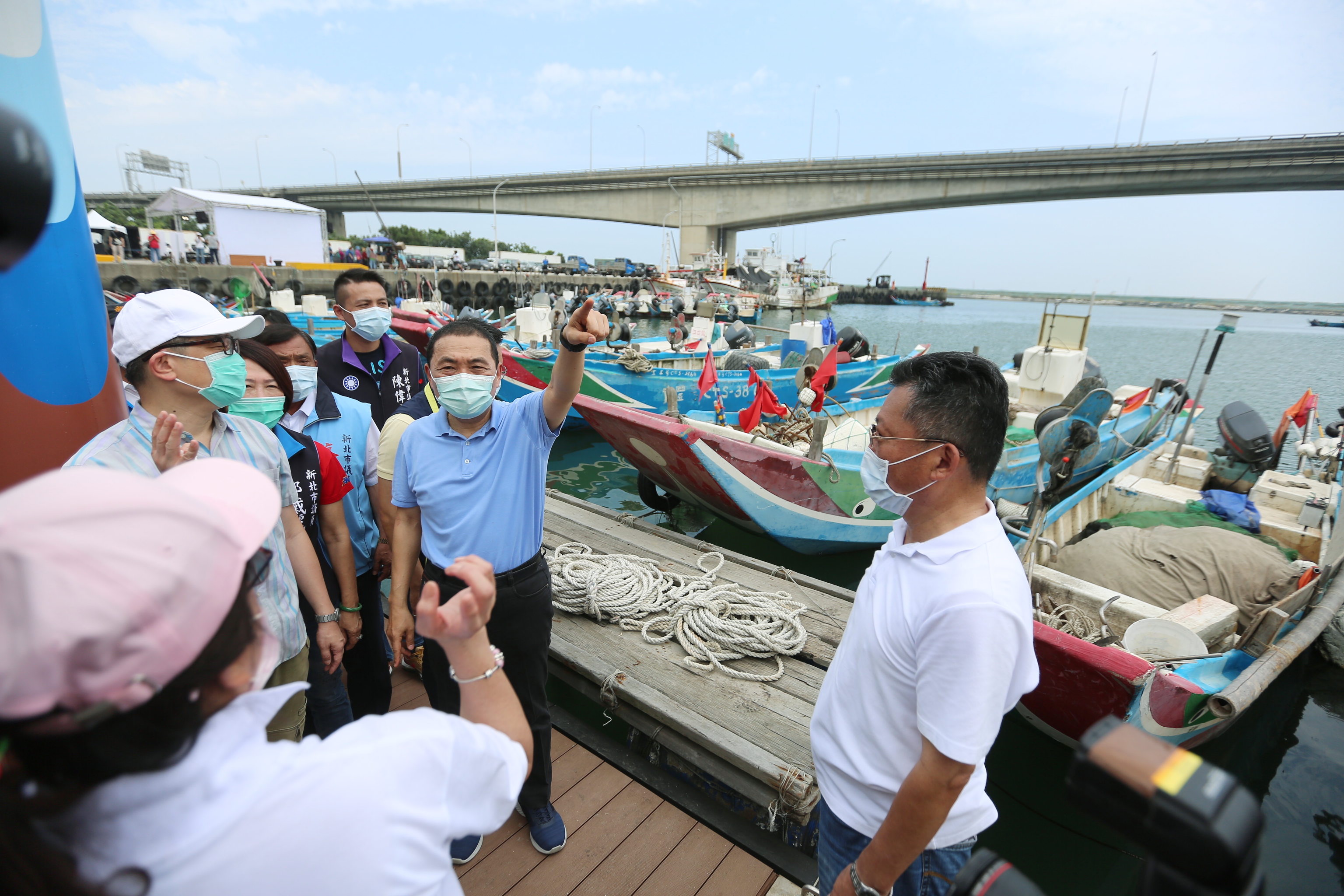 針對漁民安全問題及需求，侯友宜市長與在地漁民及地方民代交換意見。