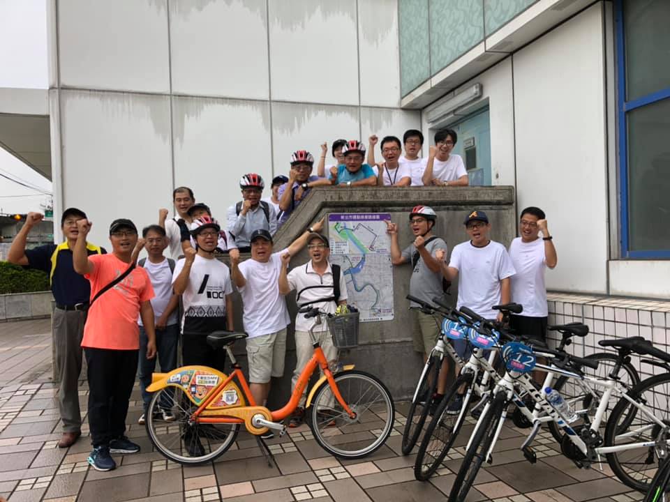 新北市為鼓勵民眾利用綠色運具，打造了板橋、新店及三重等三條路線的自行車通勤綠廊，邁向低碳友善城市新境界