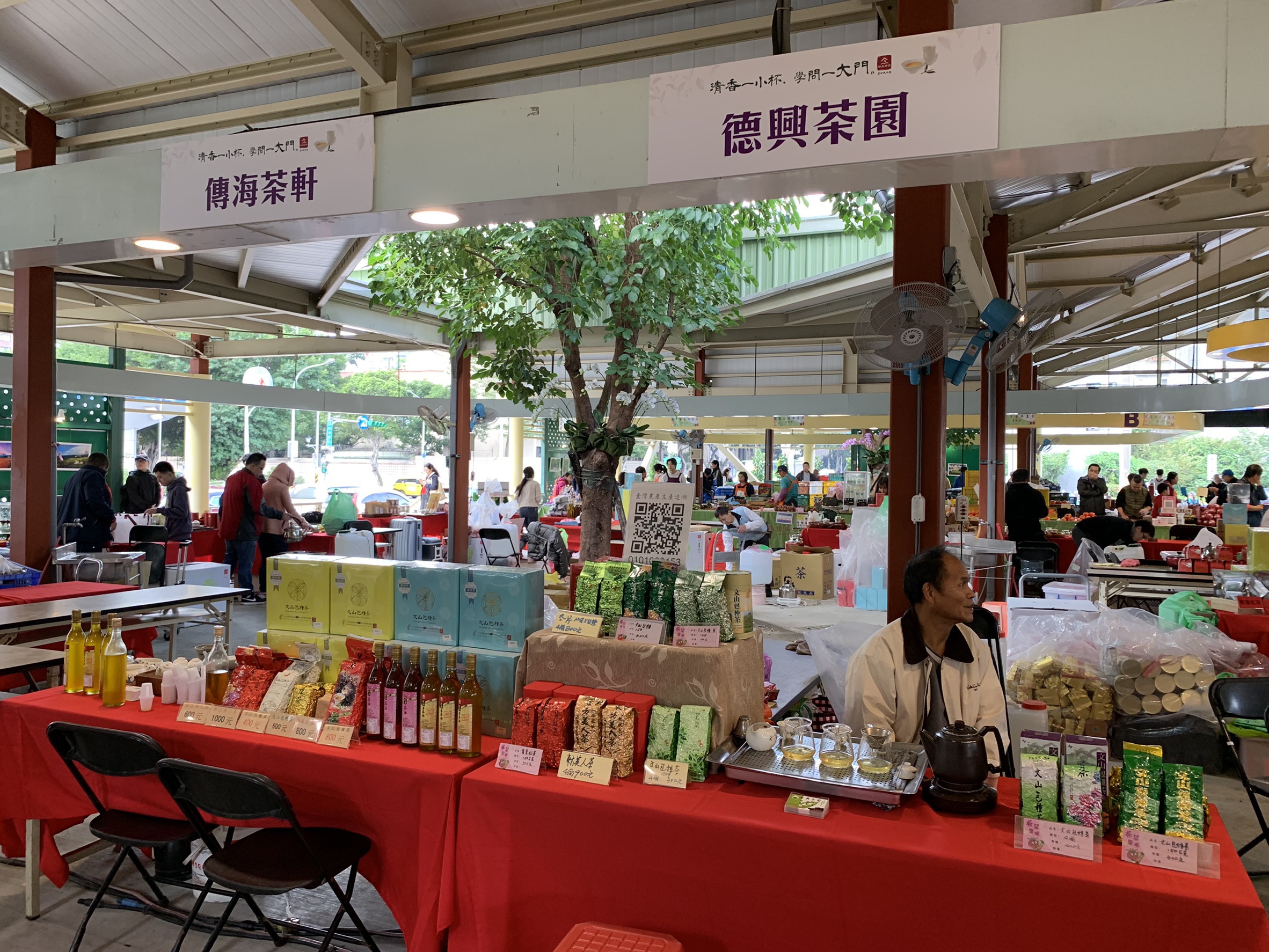 農友於希望廣場展售展售(資料照片)
